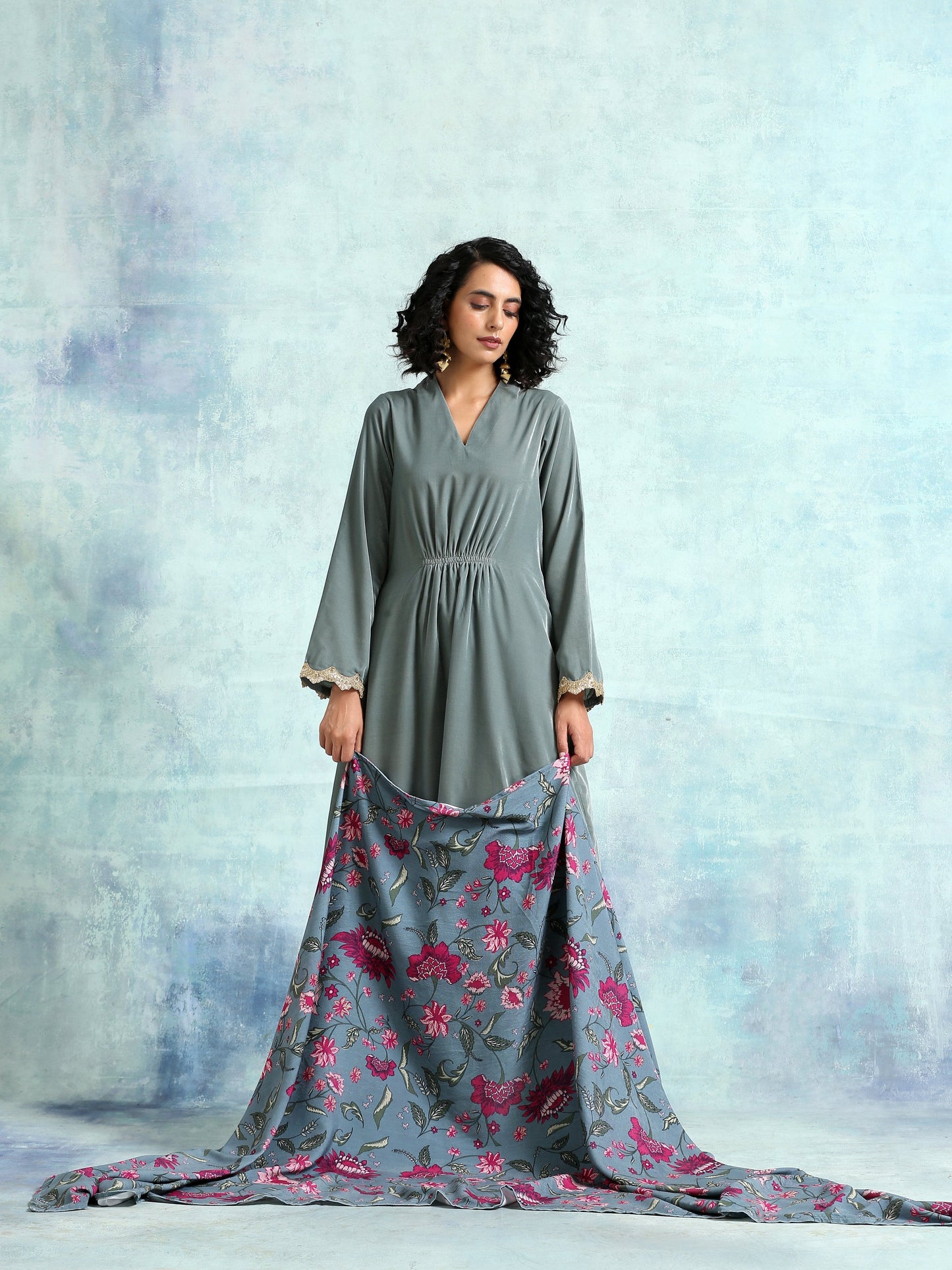 trueBrowns Grey Printed Velvet Shawl | Swadesiicart