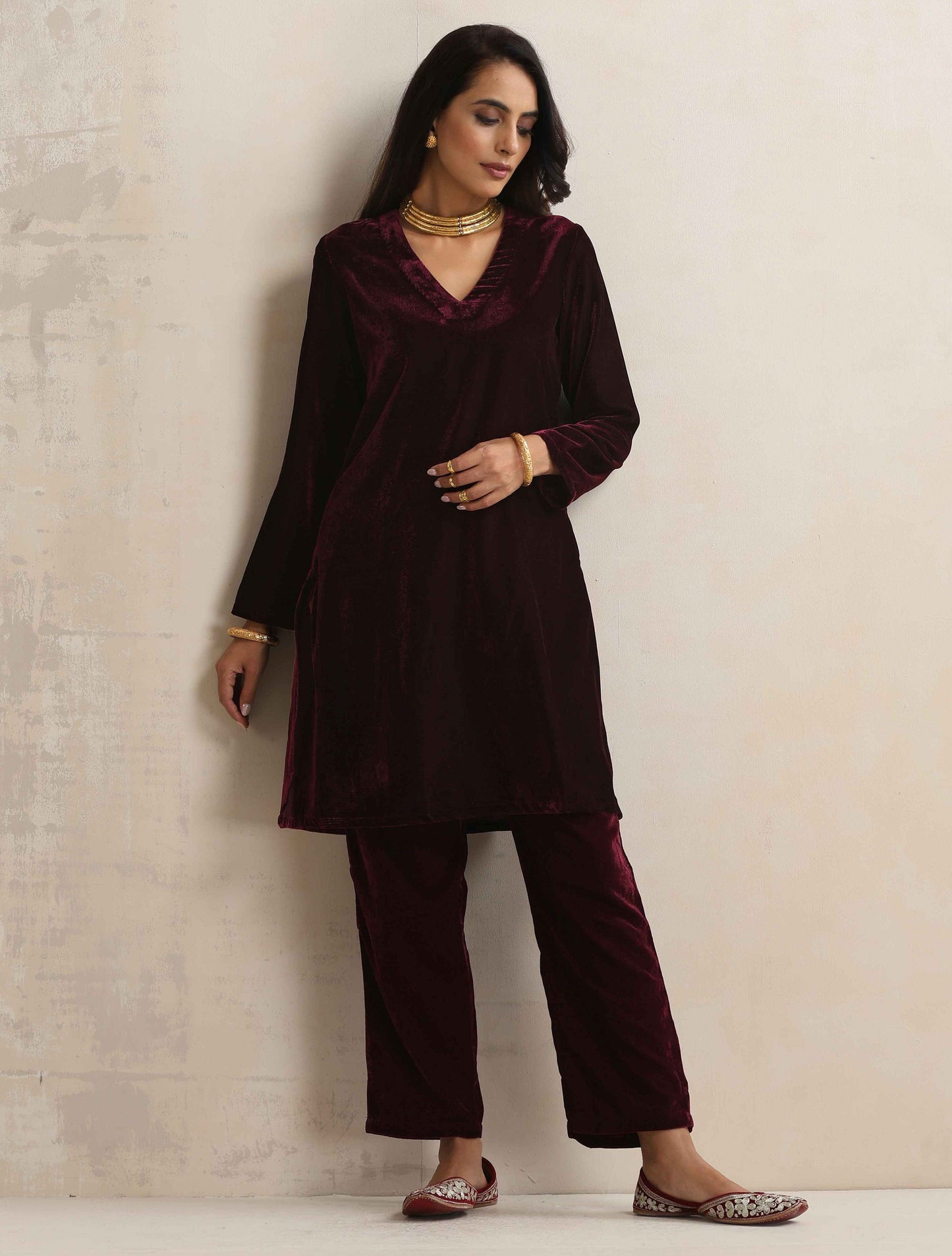 trueBrowns Purple Velvet Kurta Co-ord Set - Swadesiicart