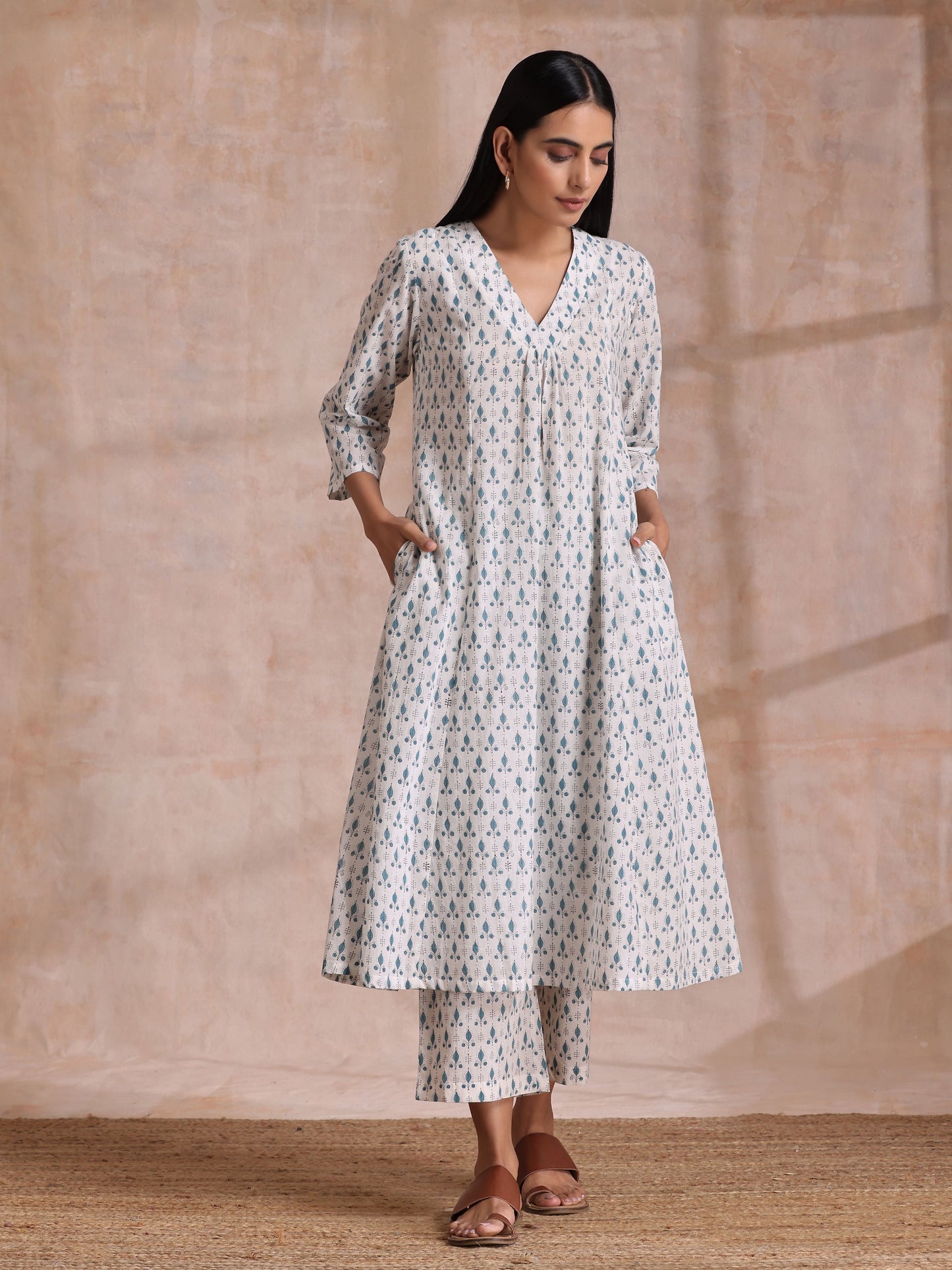 trueBrowns White With Teal Buta Block Print Cotton Front Neck Gathered Kurta Pant Set | Swadesiicart