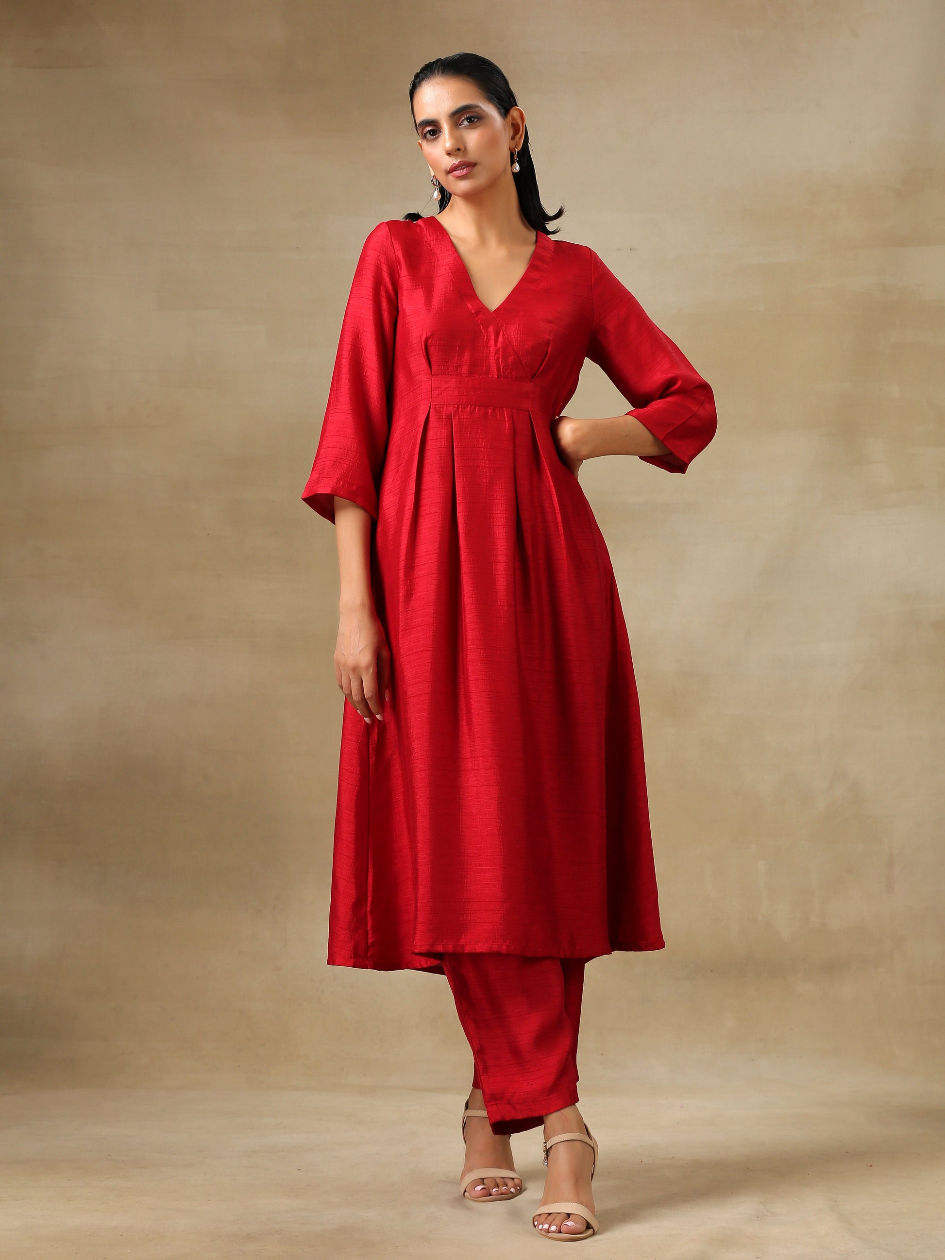 trueBrowns Maroon Textured Silk Overlap Pleat Kurta Pant Set | Swadesiicart