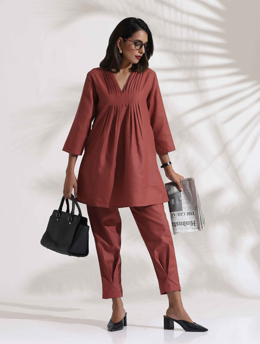 trueBrowns Pink Slub Pleated Co-ord Set - Swadesiicart