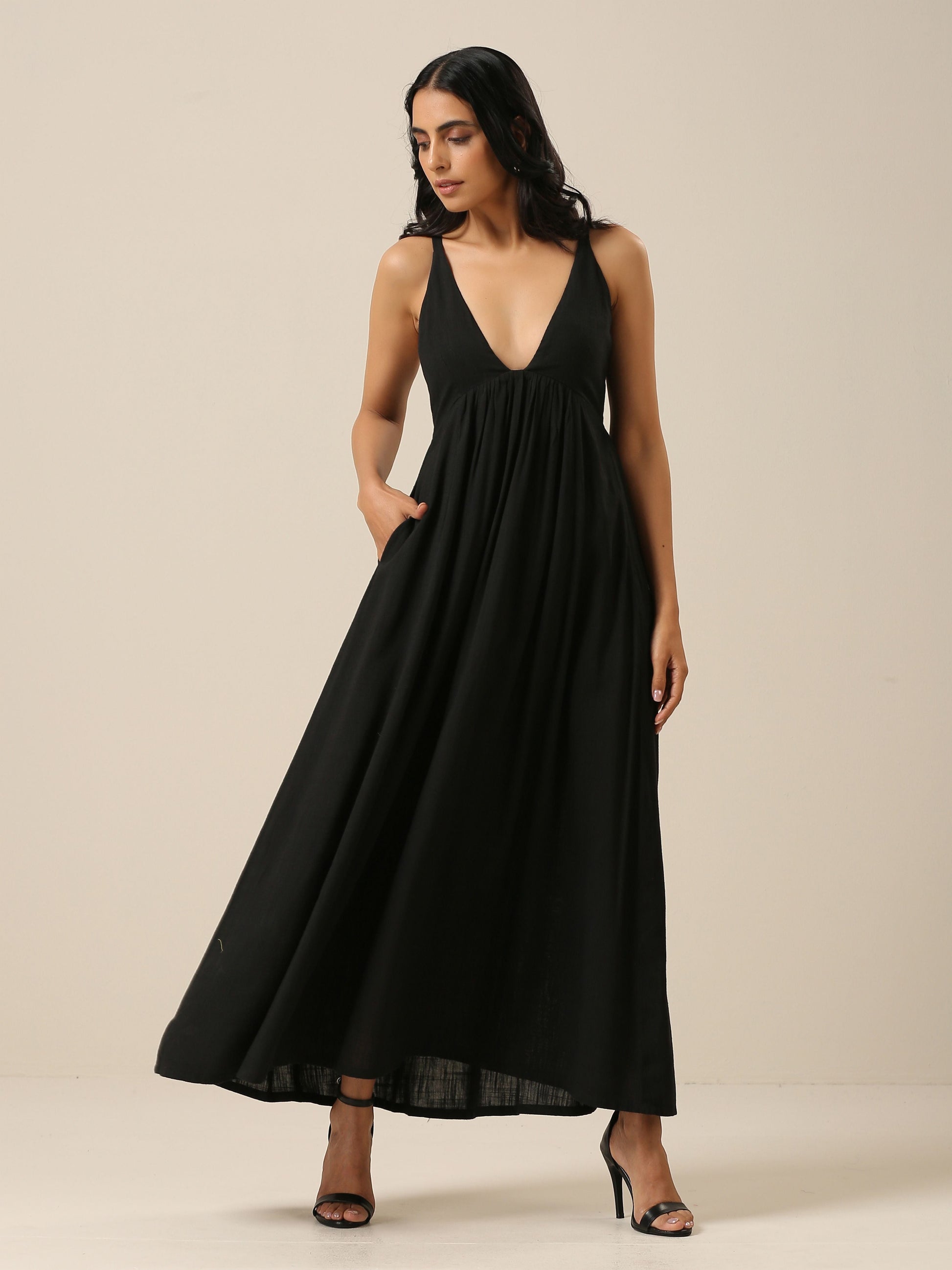 trueBrowns Black Slub Texture Sleeveless Dress | Swadesiicart