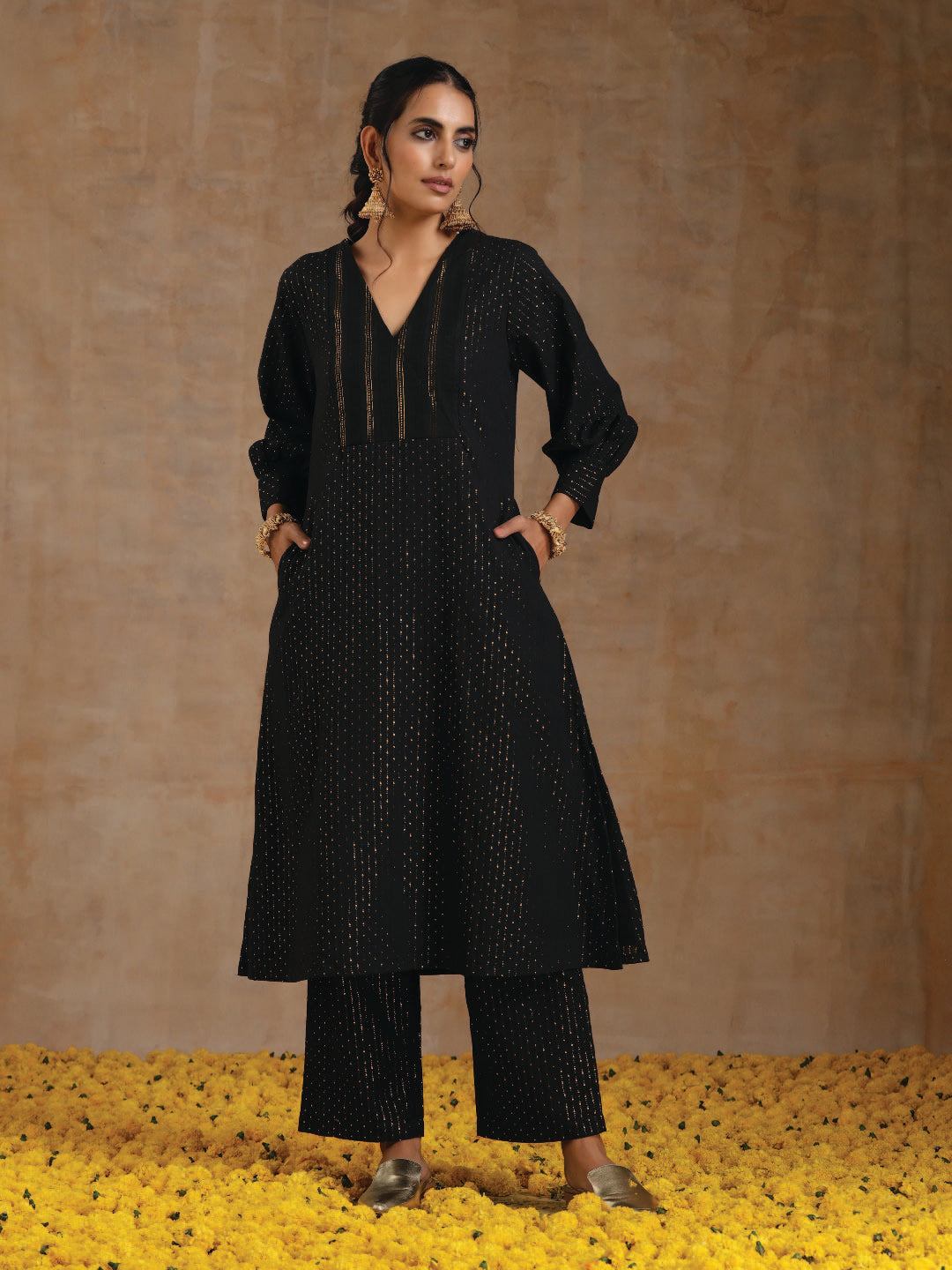 trueBrowns Black Gold Cotton Overlap Yoke Kurta Set | Swadesiicart