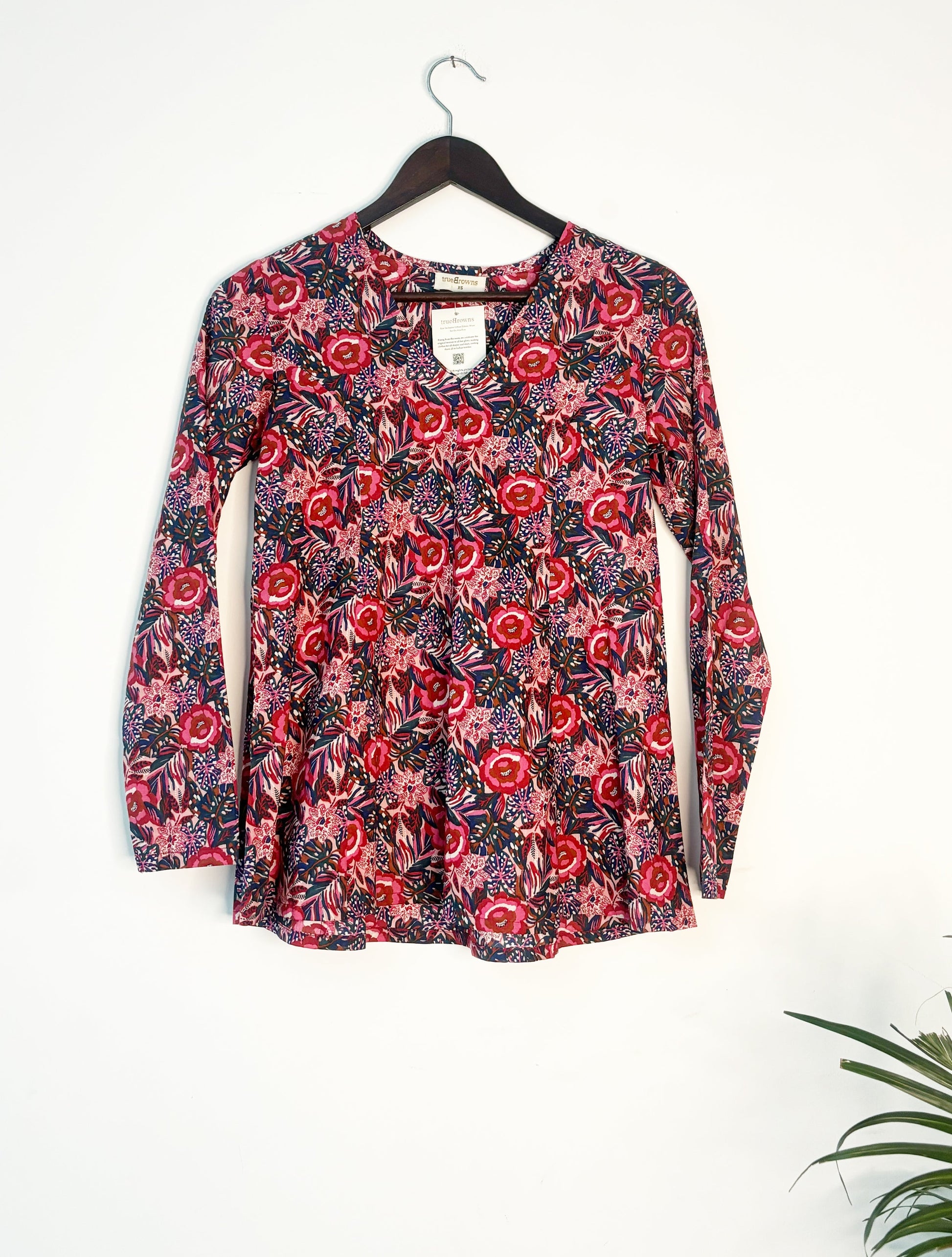 trueBrowns Pink Floral Top | Swadesiicart