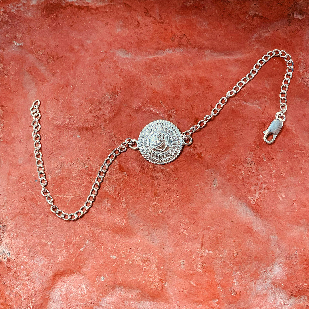 trueBrowns 925 Sterling Silver Embossed Ganesh Idol Silver Chain Rakhi | Swadesiicart