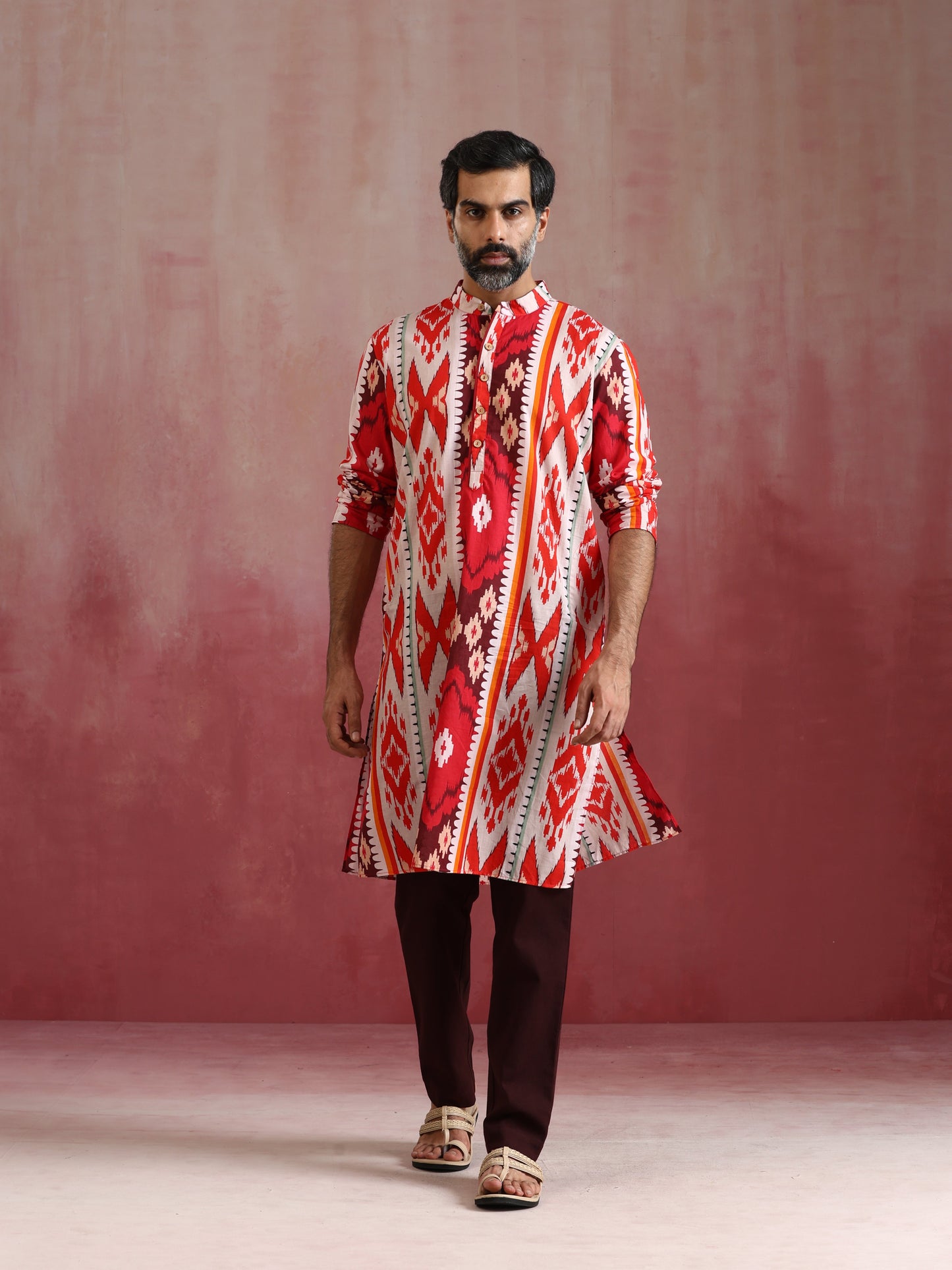trueBrowns Men's Maroon Ikat Print Mandarin Collar Kurta | Swadesiicart