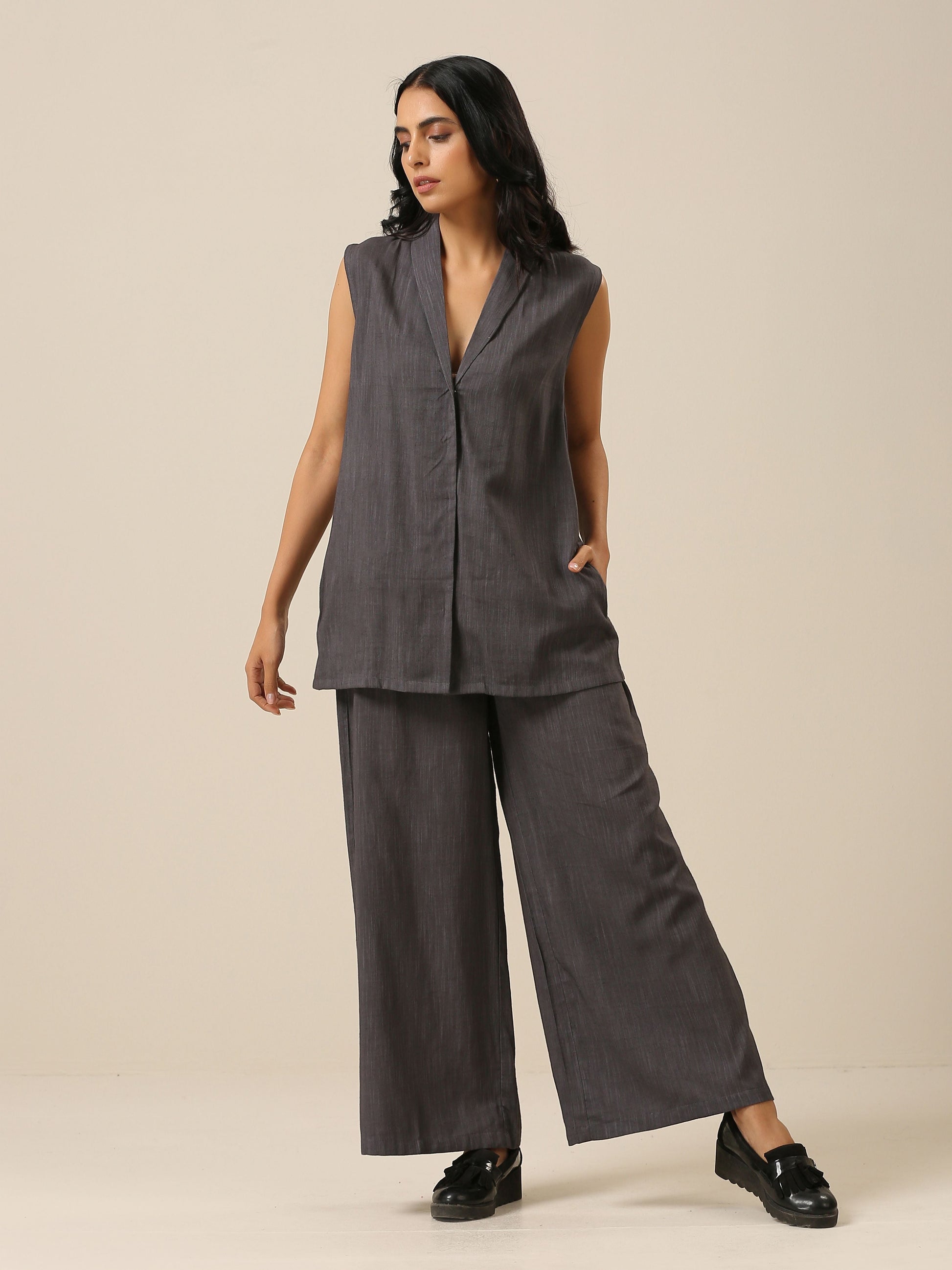 trueBrowns Slate Grey Slub Texture Sleevesless Jacket Pant Set | Swadesiicart