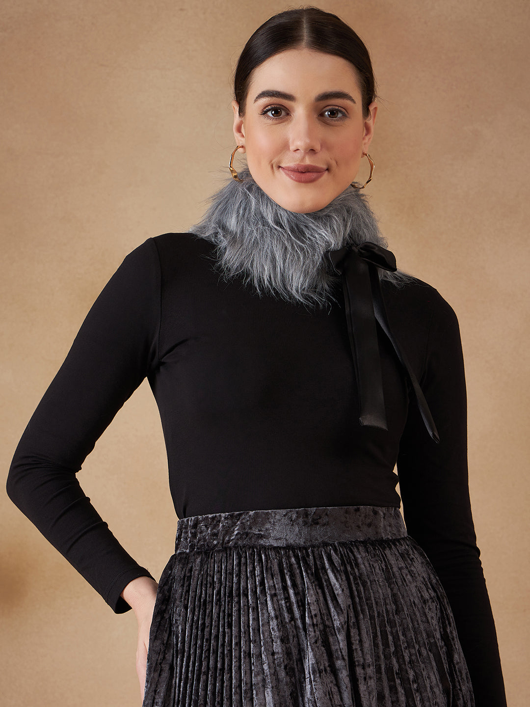 InWeave Women's Light Grey Fur Neckpiece - Swadesiicart