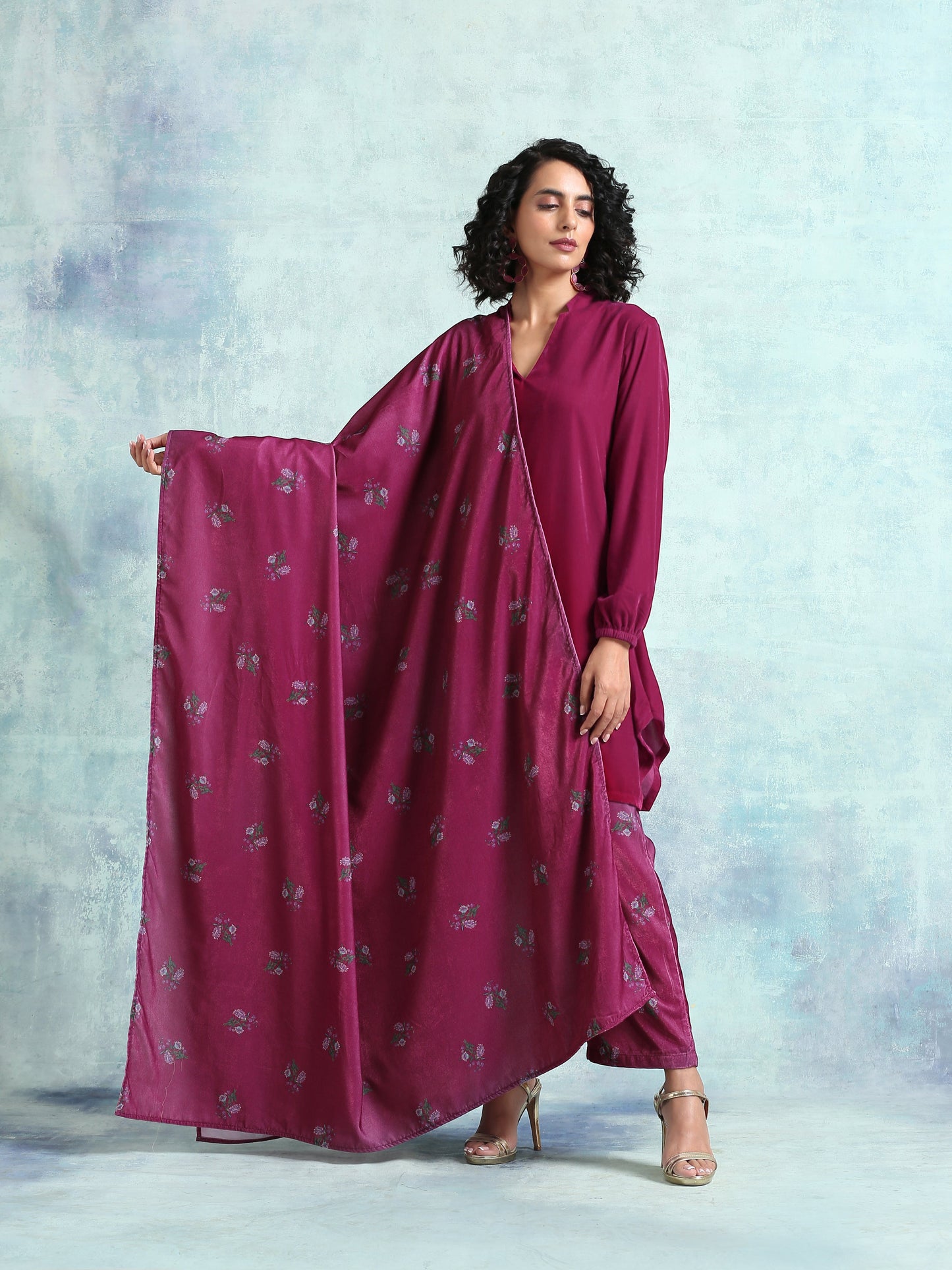 trueBrowns Magenta Printed Velvet Shawl | Swadesiicart
