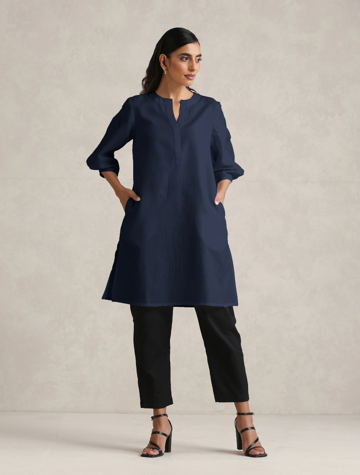trueBrowns Blue Cotton Blend Short Kurta | Swadesiicart