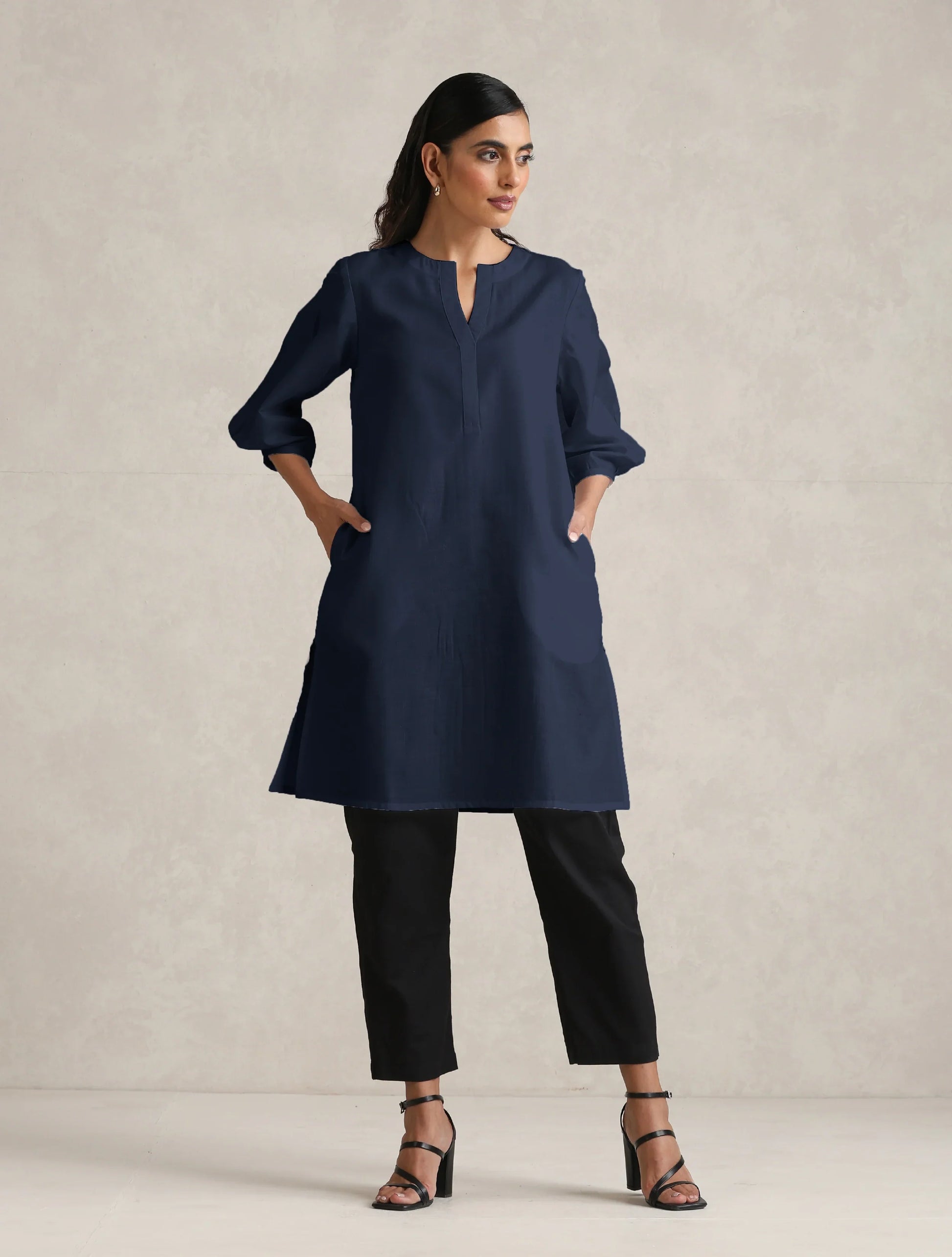 trueBrowns Blue Cotton Blend Short Kurta | Swadesiicart