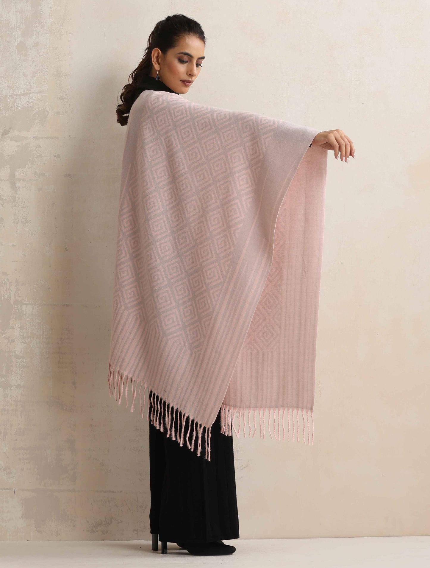 trueBrowns Pink Geometric Woollen Stole | Swadesiicart