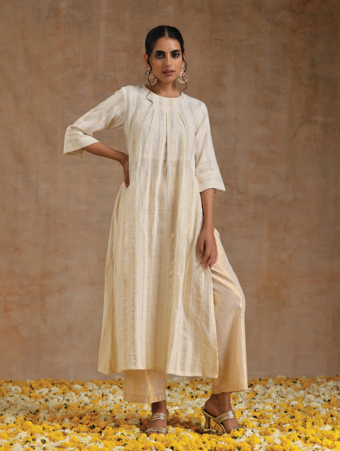 trueBrowns Ivory Gold Cotton Neck Pleat Kurta Set | Swadesiicart