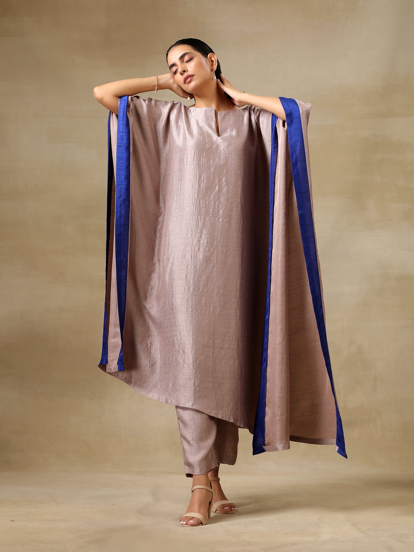 trueBrowns Grey Textured Silk High Low Kaftan Pant Set | Swadesiicart