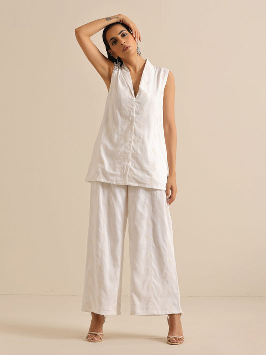 trueBrowns White Pineapple Sleeveless Jacket Pant Set | Swadesiicart