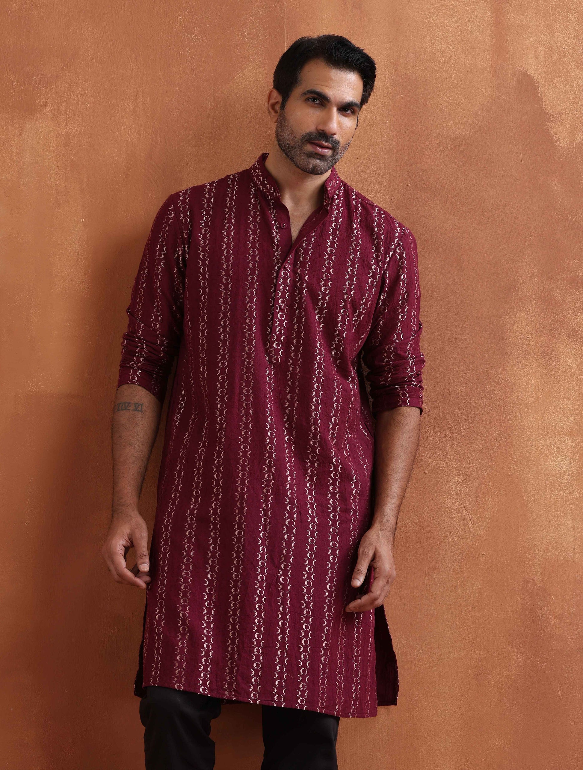 trueBrowns Men's Dark Purple Cotton Dobby Kurta | Swadesiicart