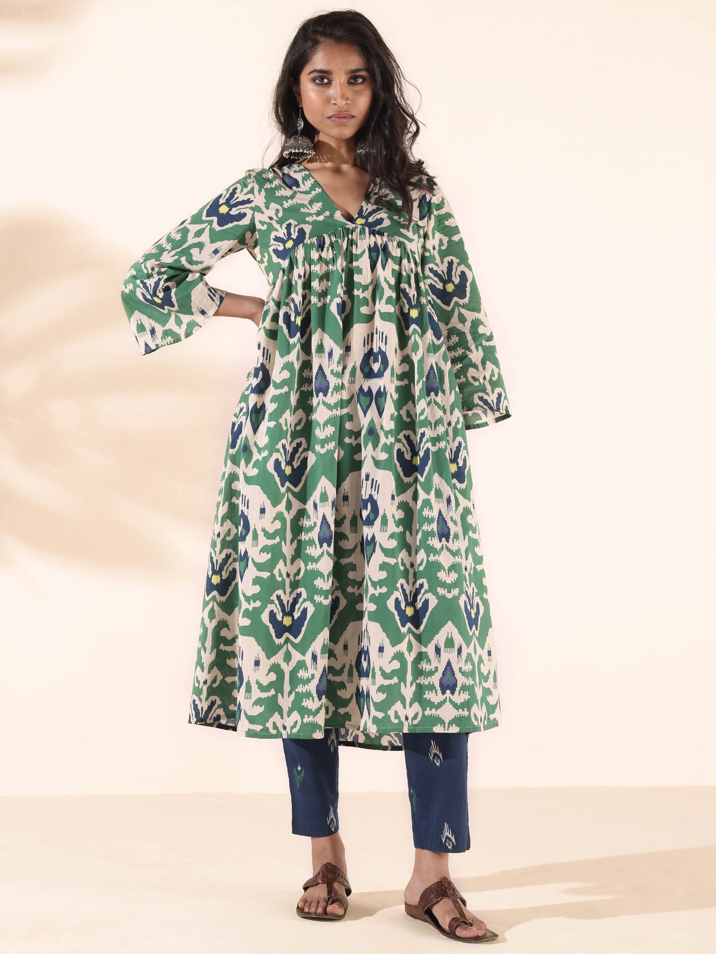 trueBrowns Green Cotton Ikat Flared Kurta Pant Set | Swadesiicart