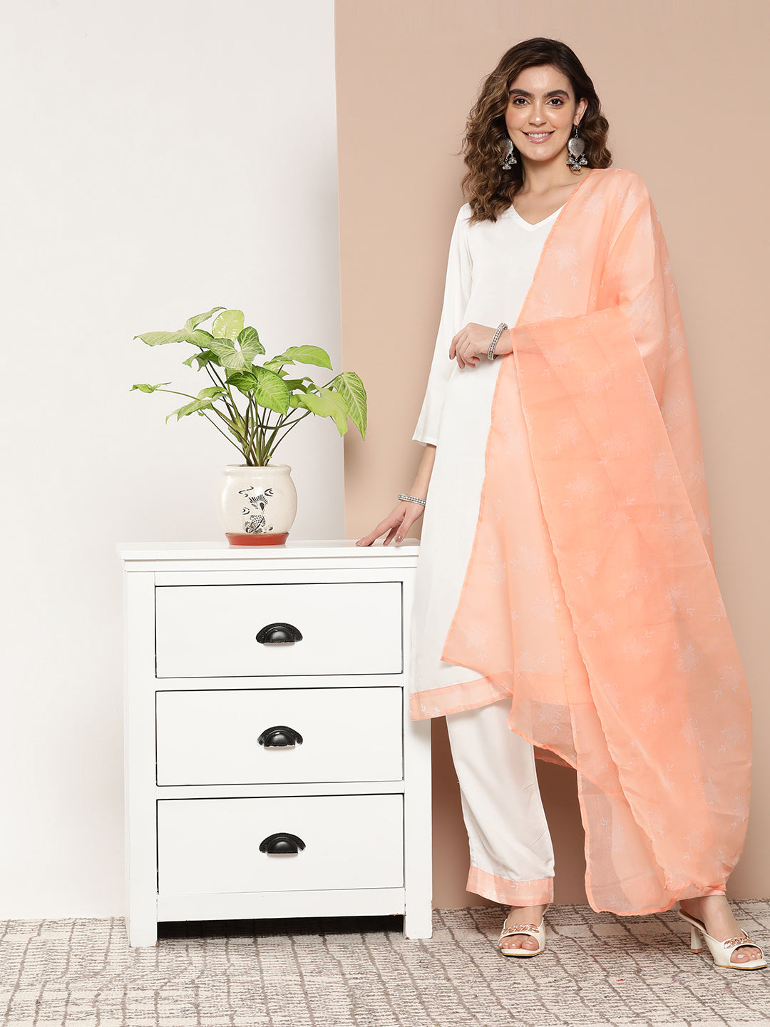 InWeave Women's Cream Straight Kurta Set W Peach White Print Organza Dupatta - Swadesiicart