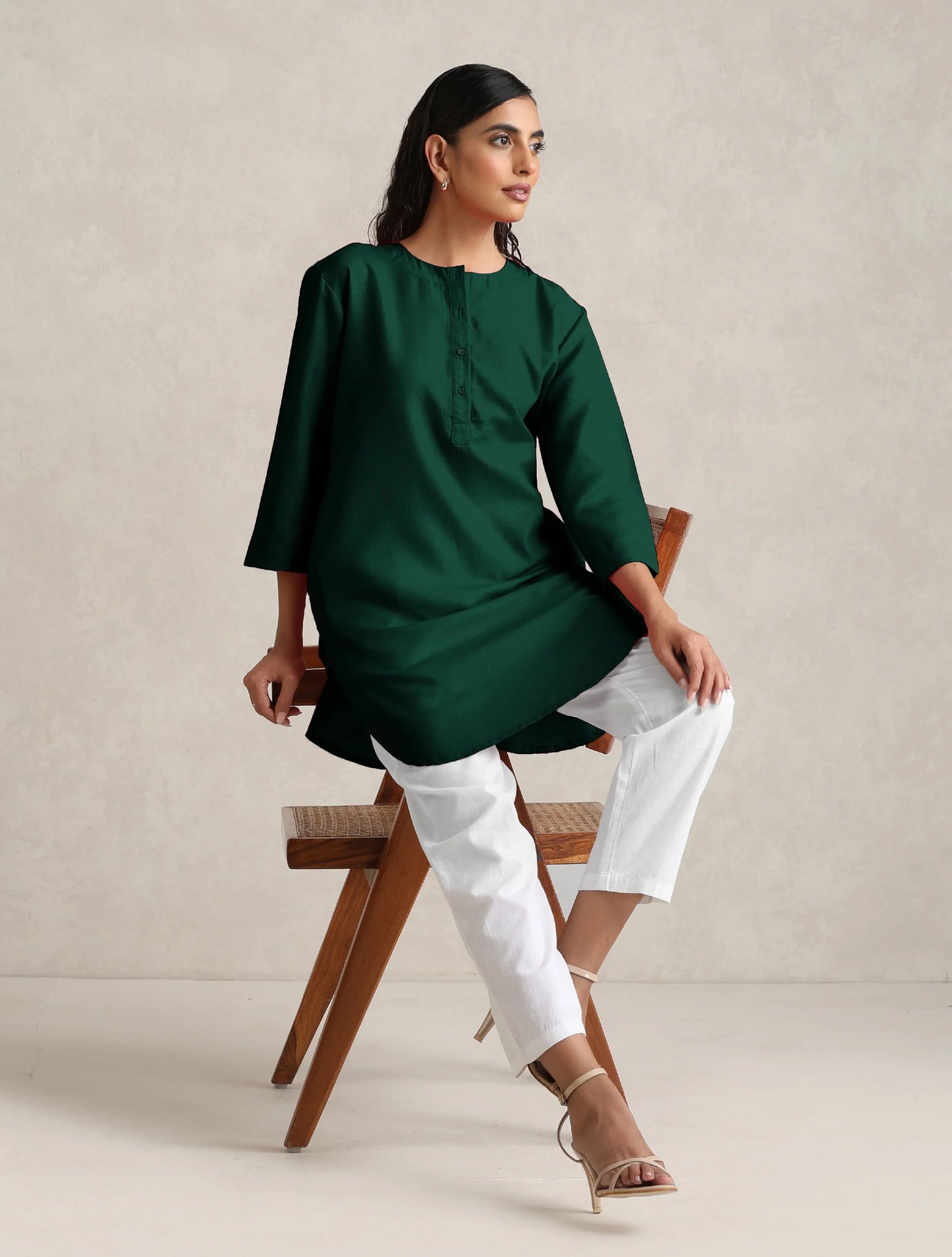 trueBrowns Dark Green Cotton Blend Short Kurta | Swadesiicart