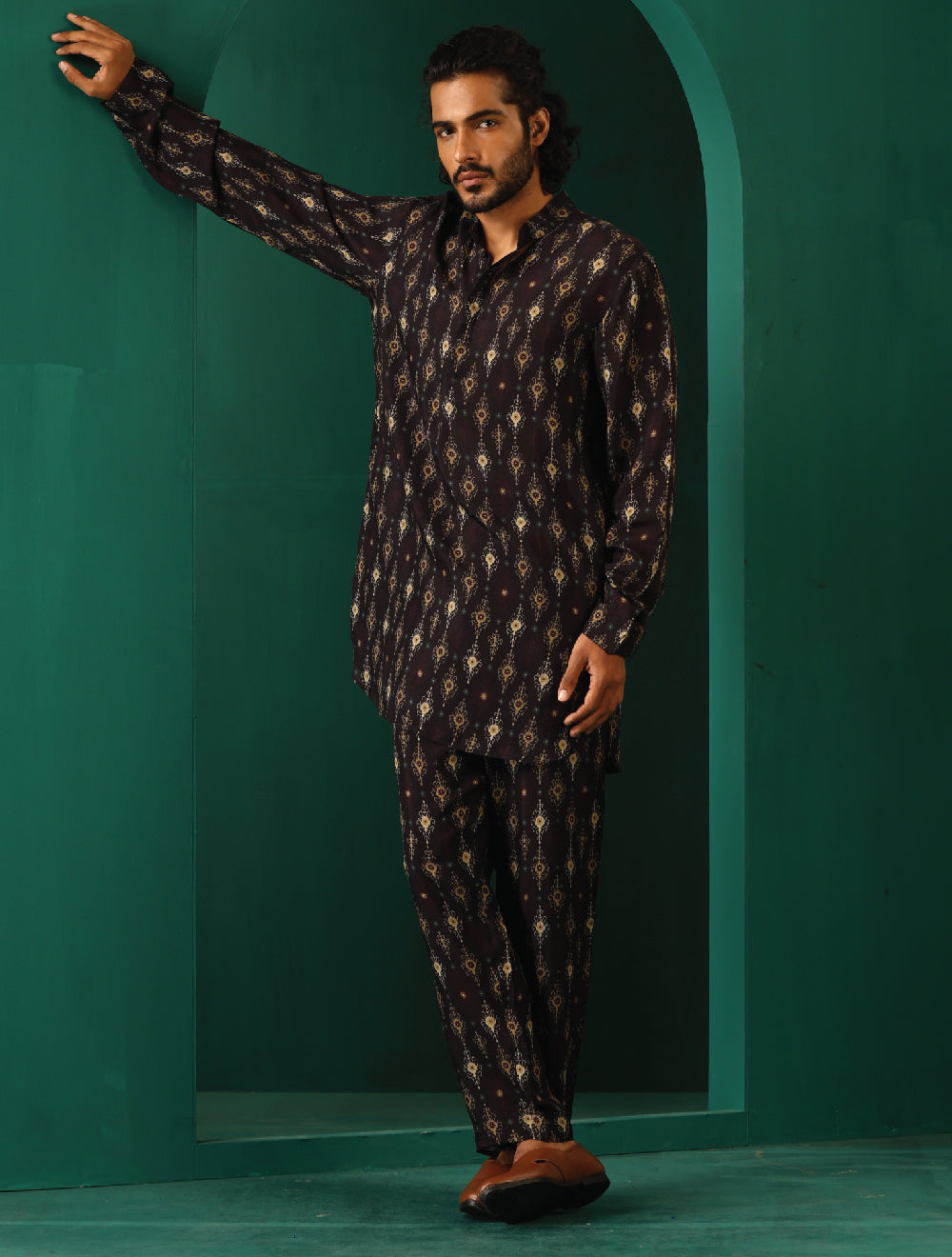 trueBrowns Men's Black Tonal Ikat Muslin Silk Printed Co-ord Set - Swadesiicart