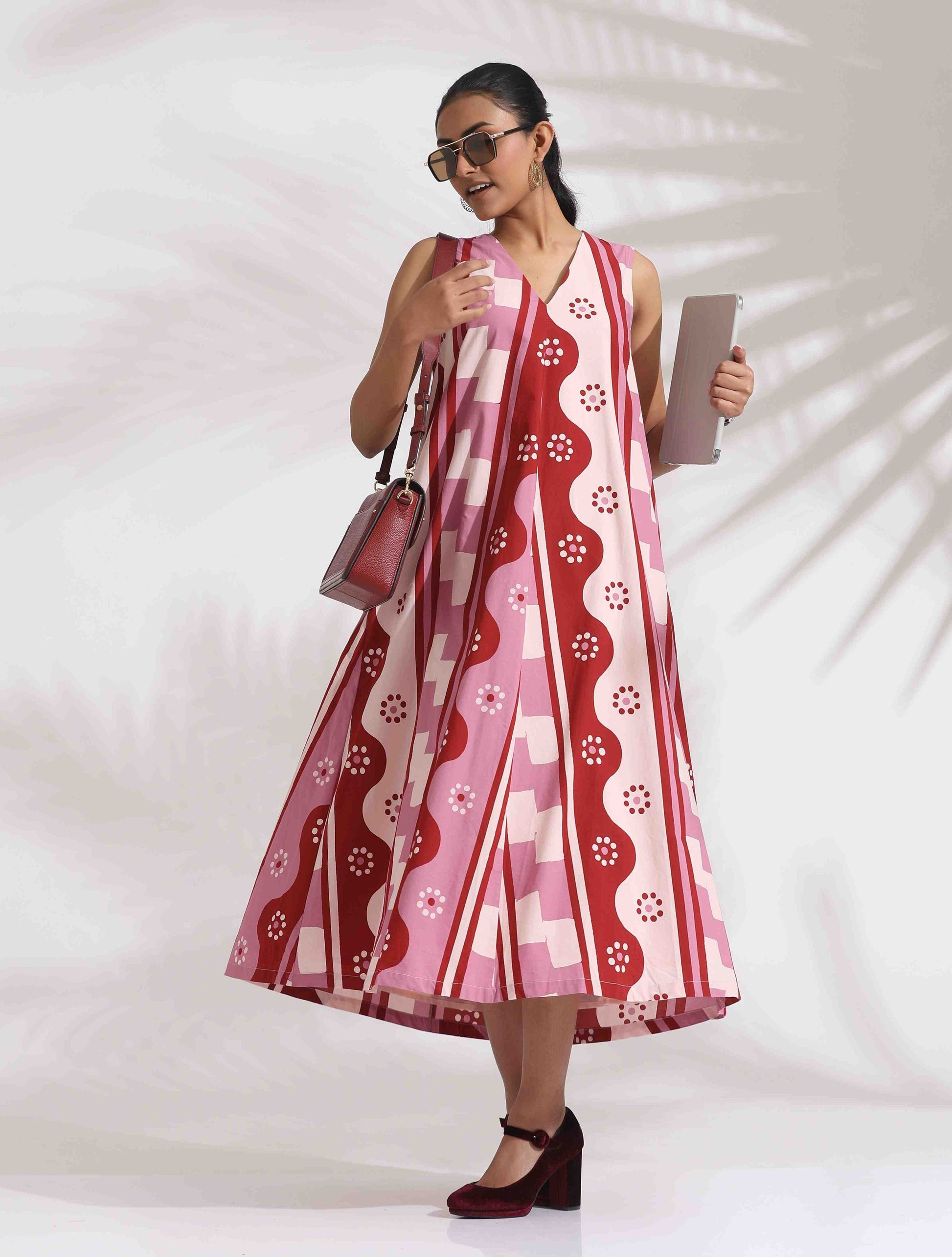 trueBrowns Pink Cotton Abstract Print Dress | Swadesiicart