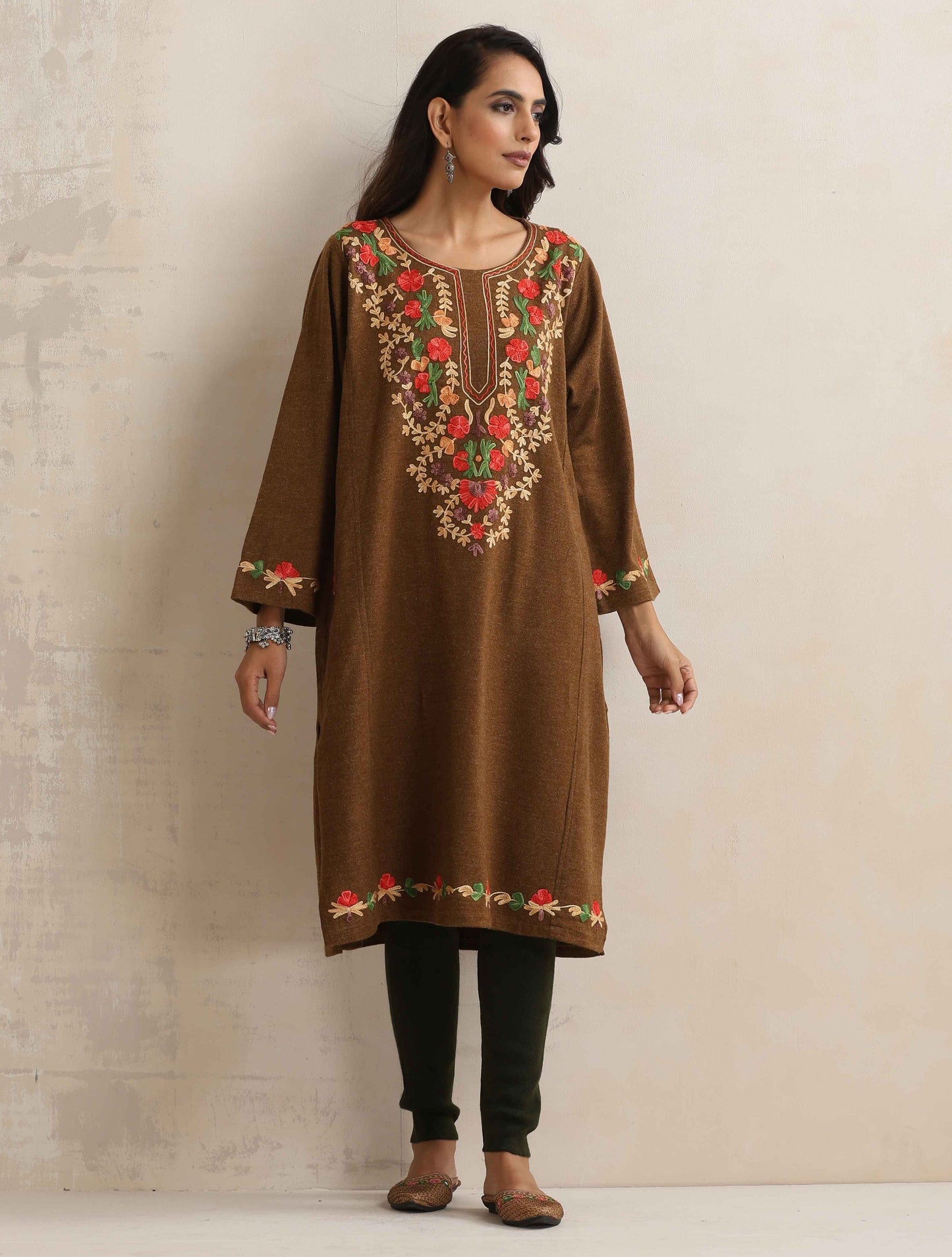 trueBrowns Brown Kashmiri Embroidered Woollen Phiran Kurta | Swadesiicart
