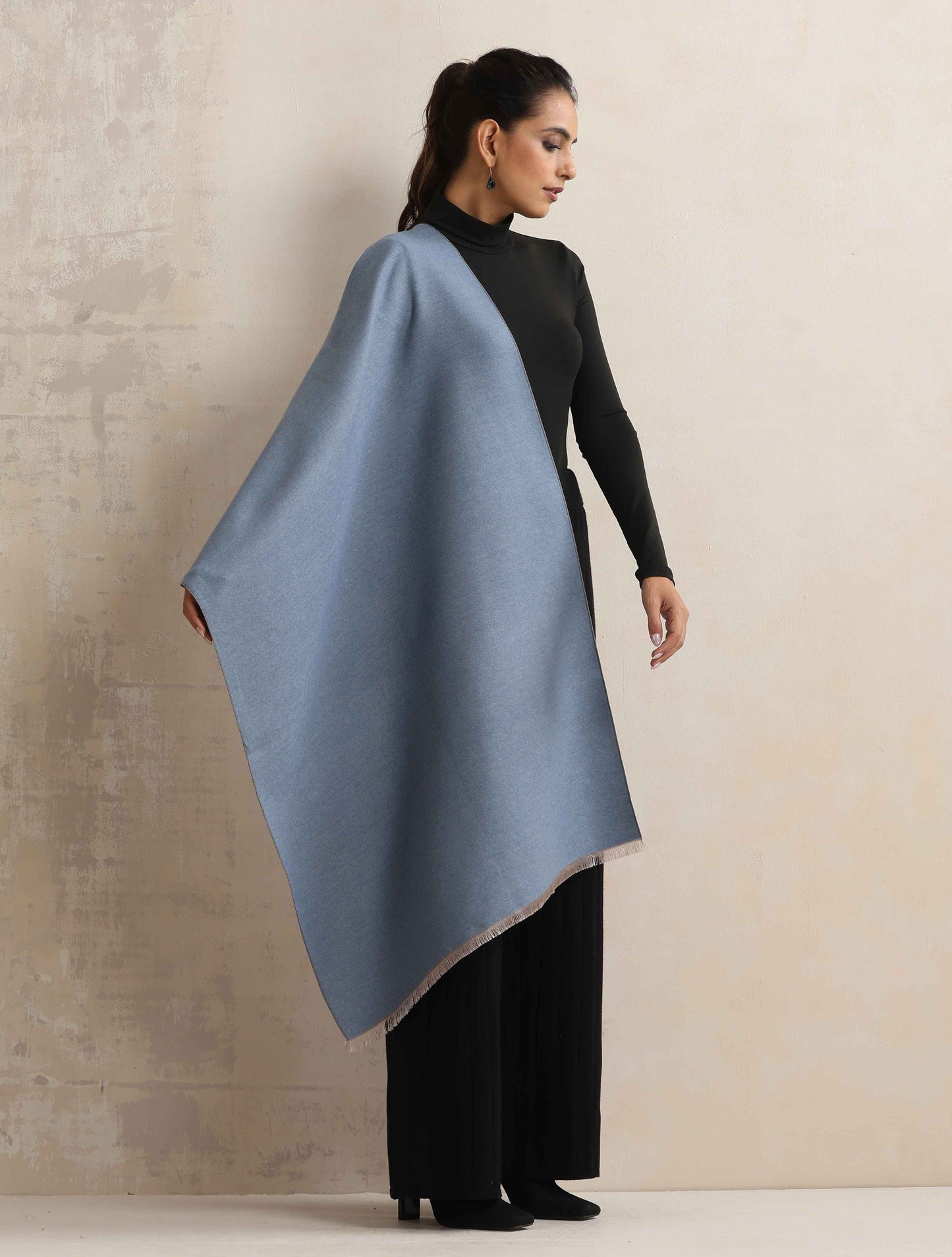 trueBrowns Blue Reversible Woollen Stole | Swadesiicart