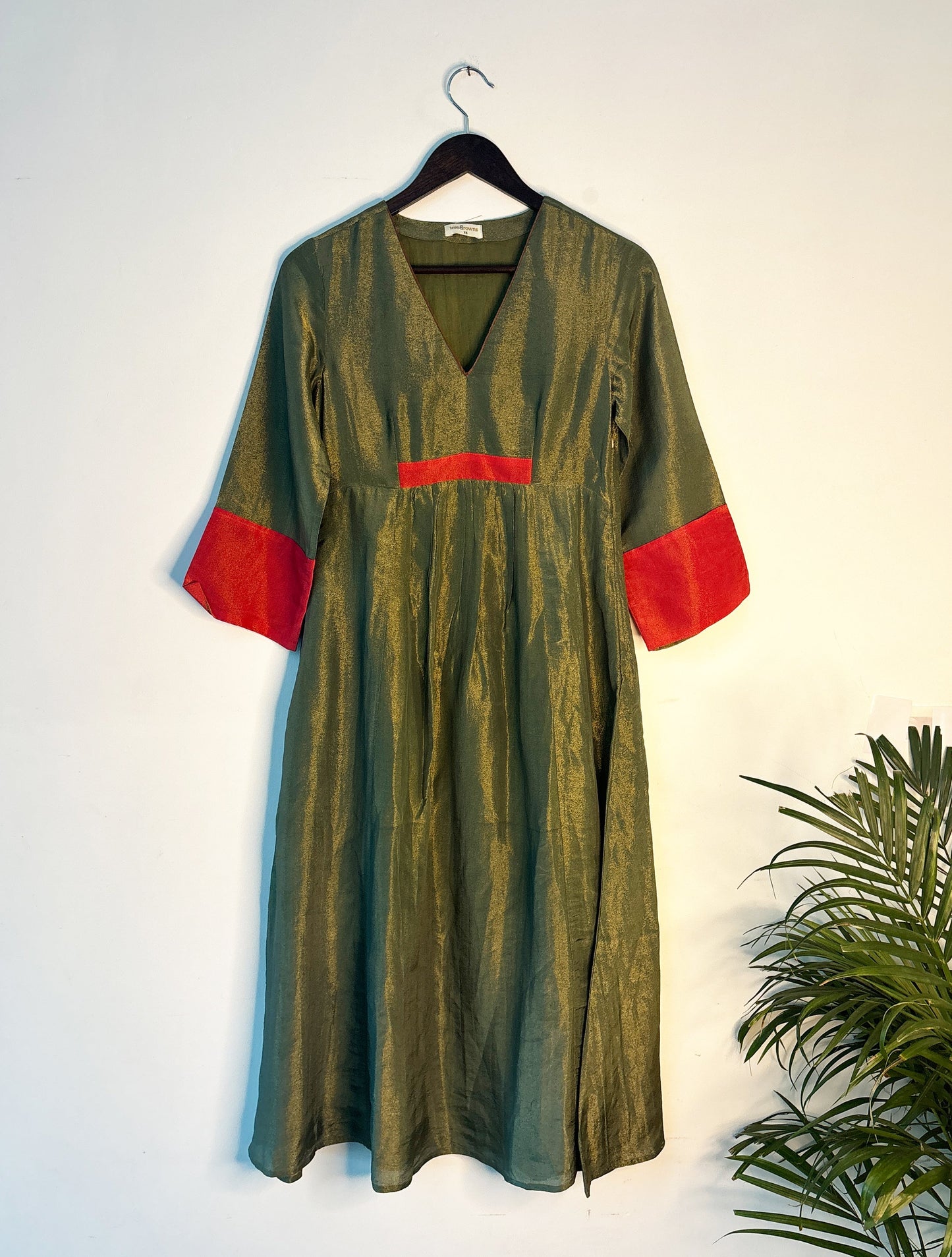 trueBrowns Grey Tissue Kurta | Swadesiicart