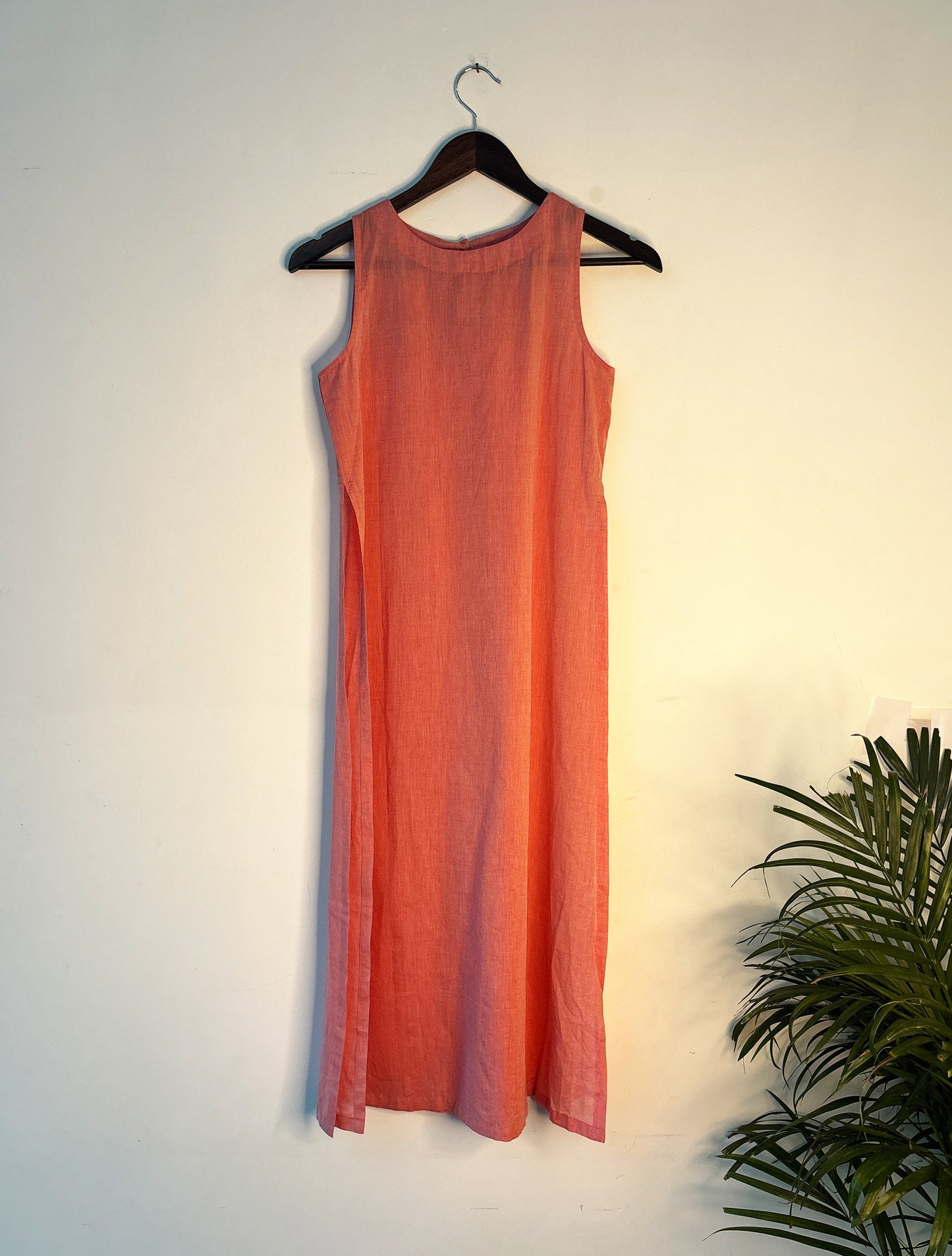 trueBrowns Peach Slub Sleeveless Kurta | Swadesiicart