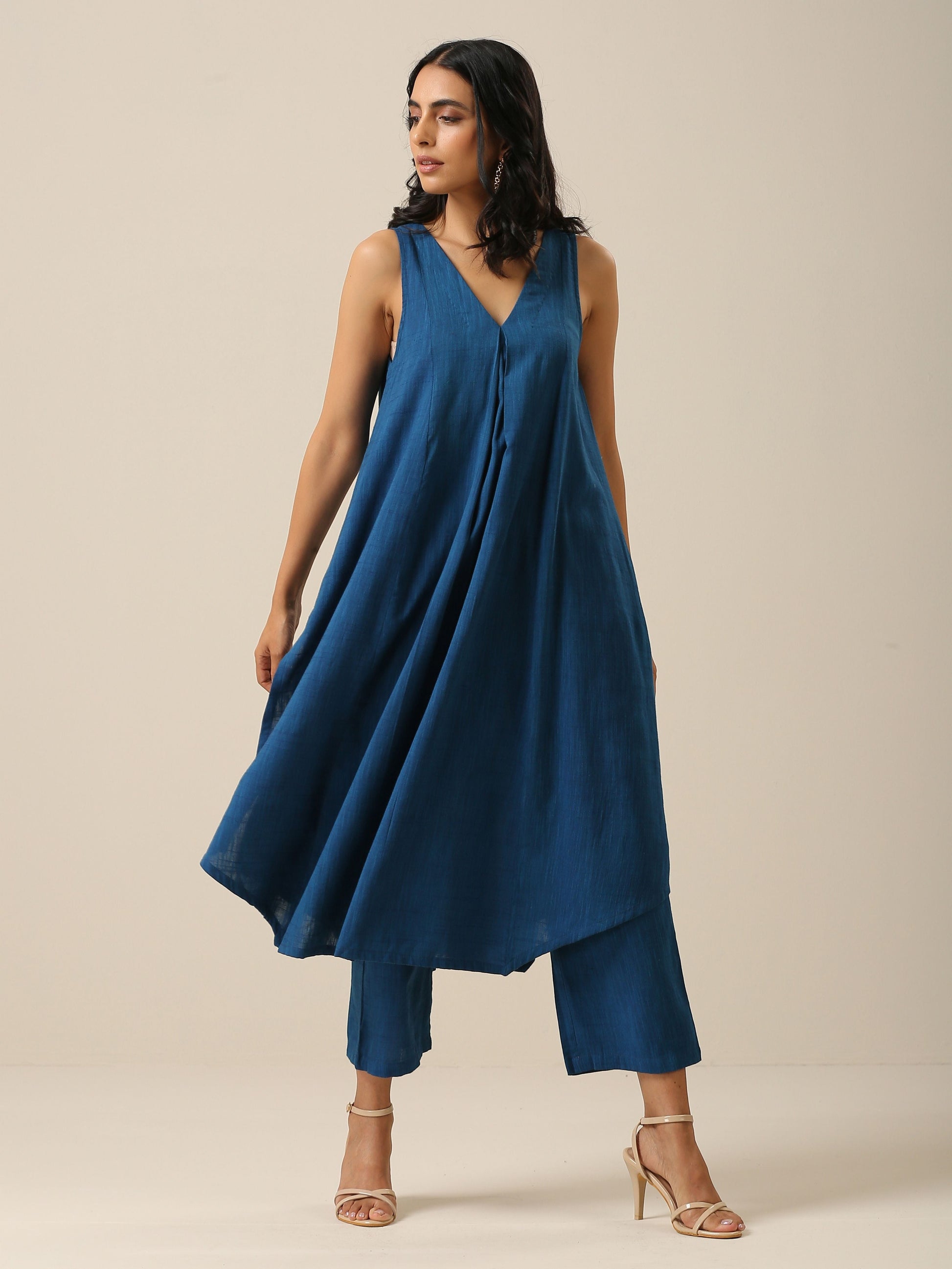 trueBrowns Classic Blue Slub Texture Sleeveless Flared Kurta Pant Set | Swadesiicart