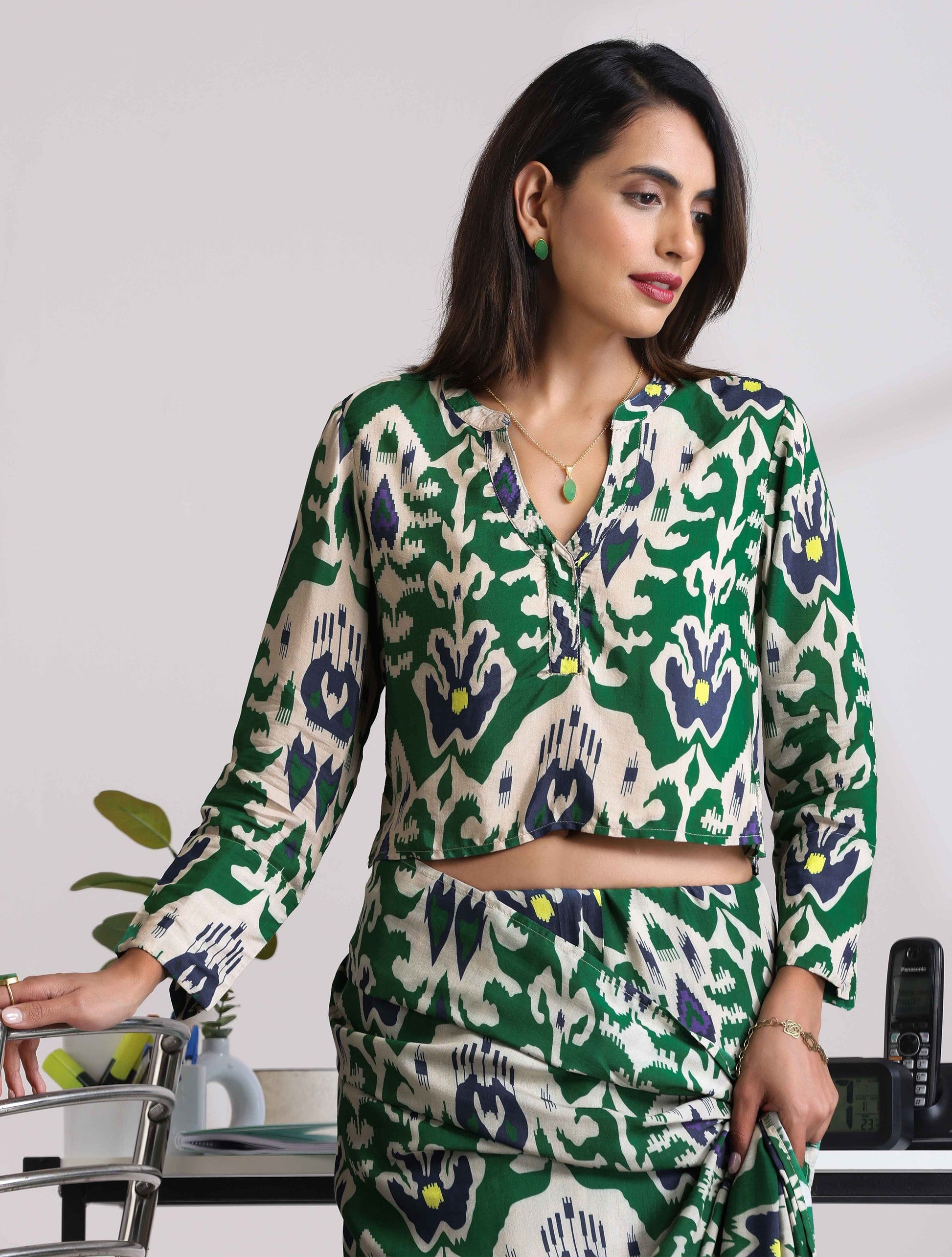 trueBrowns Green Muslin Ikat Shirt Blouse | Swadesiicart