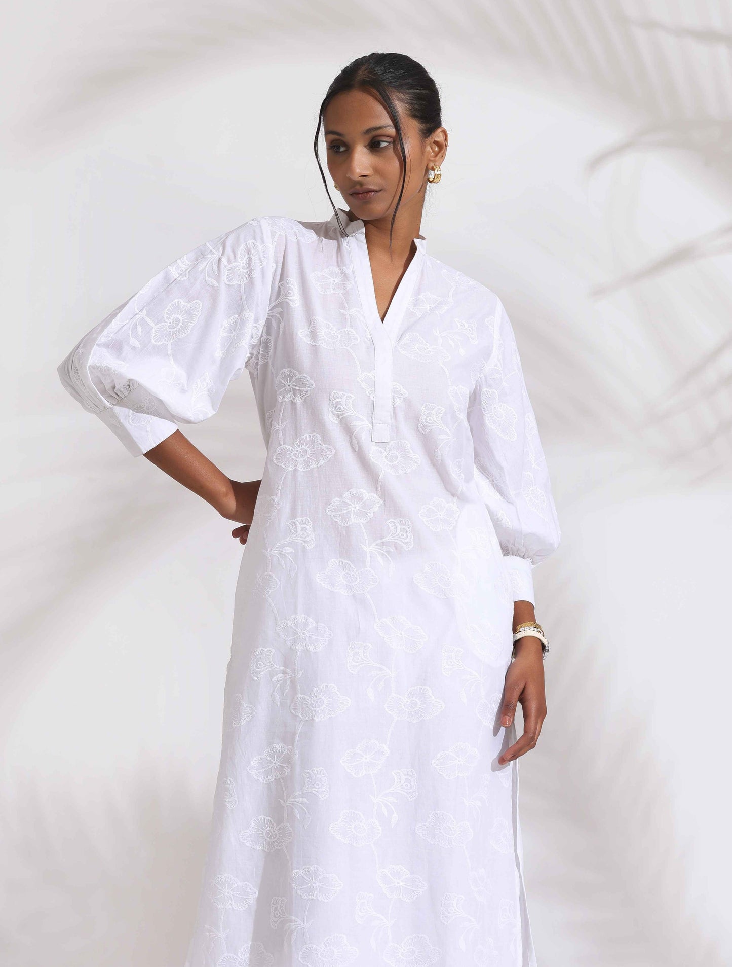 trueBrowns trueBrown White Cotton Schiffli Kurta Set | Swadesiicart