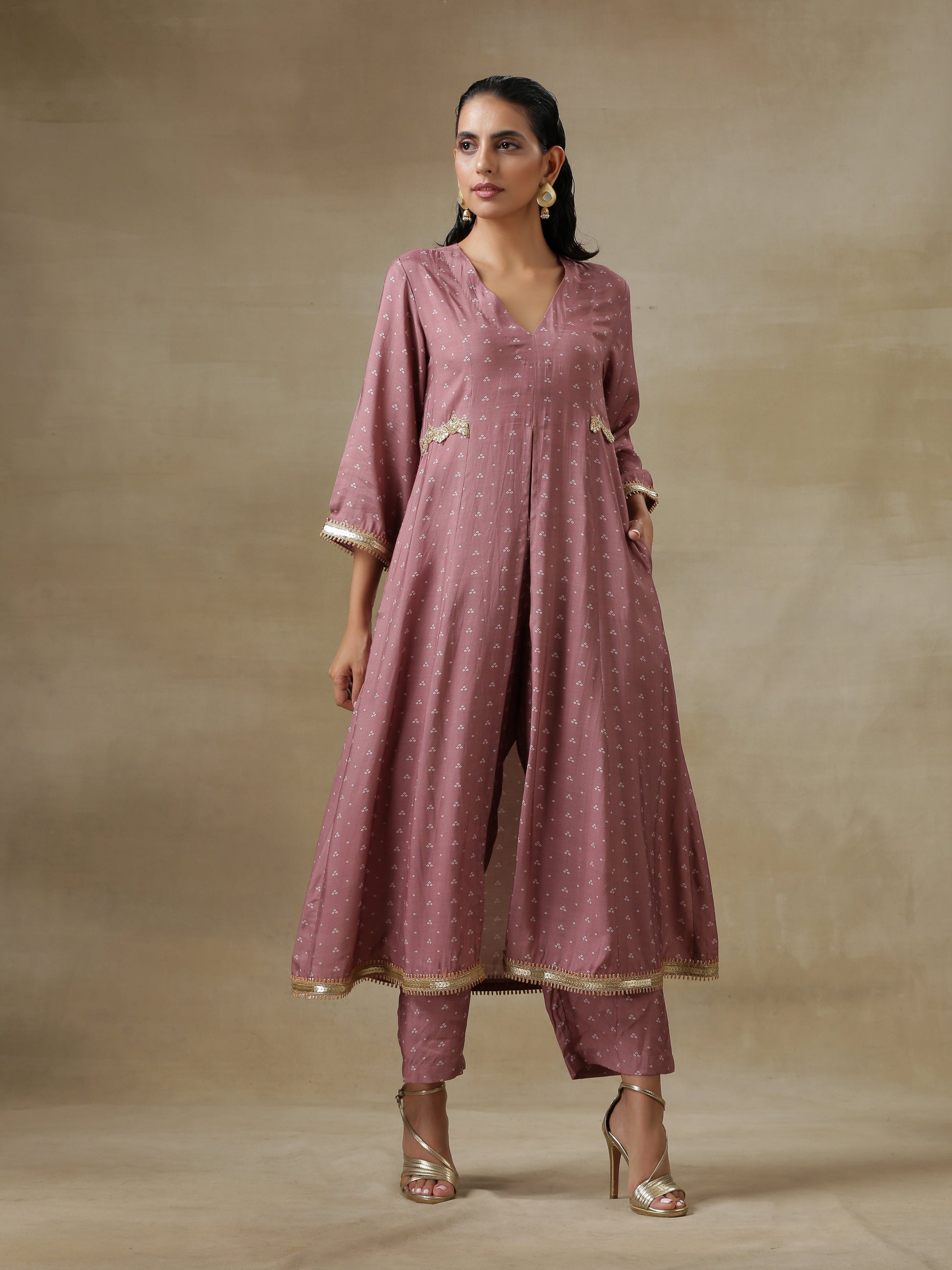 trueBrowns Dark Mauve Bandhani Printed Silk Front Slit Kurta Pant Set | Relove | Swadesiicart