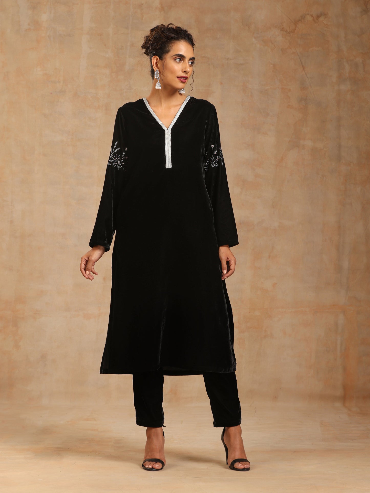 trueBrowns Black Velvet Sleeve Embroidered Kurta | Swadesiicart