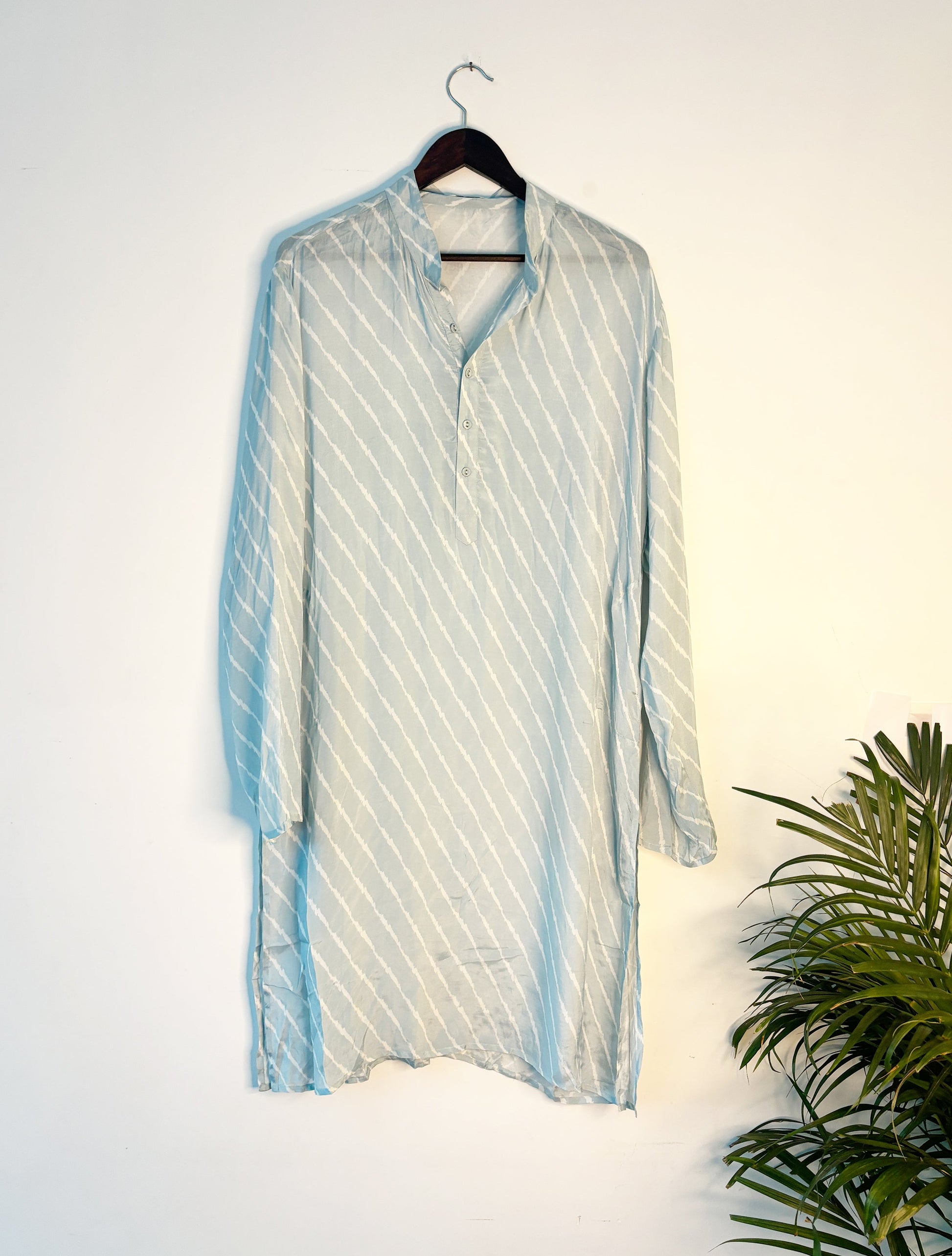 trueBrowns Blue Leheriya Men's Kurta | Swadesiicart