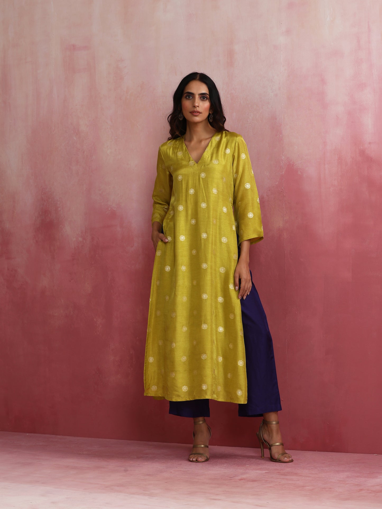 trueBrowns Lime Viscose Silk Kurta Set | Swadesiicart