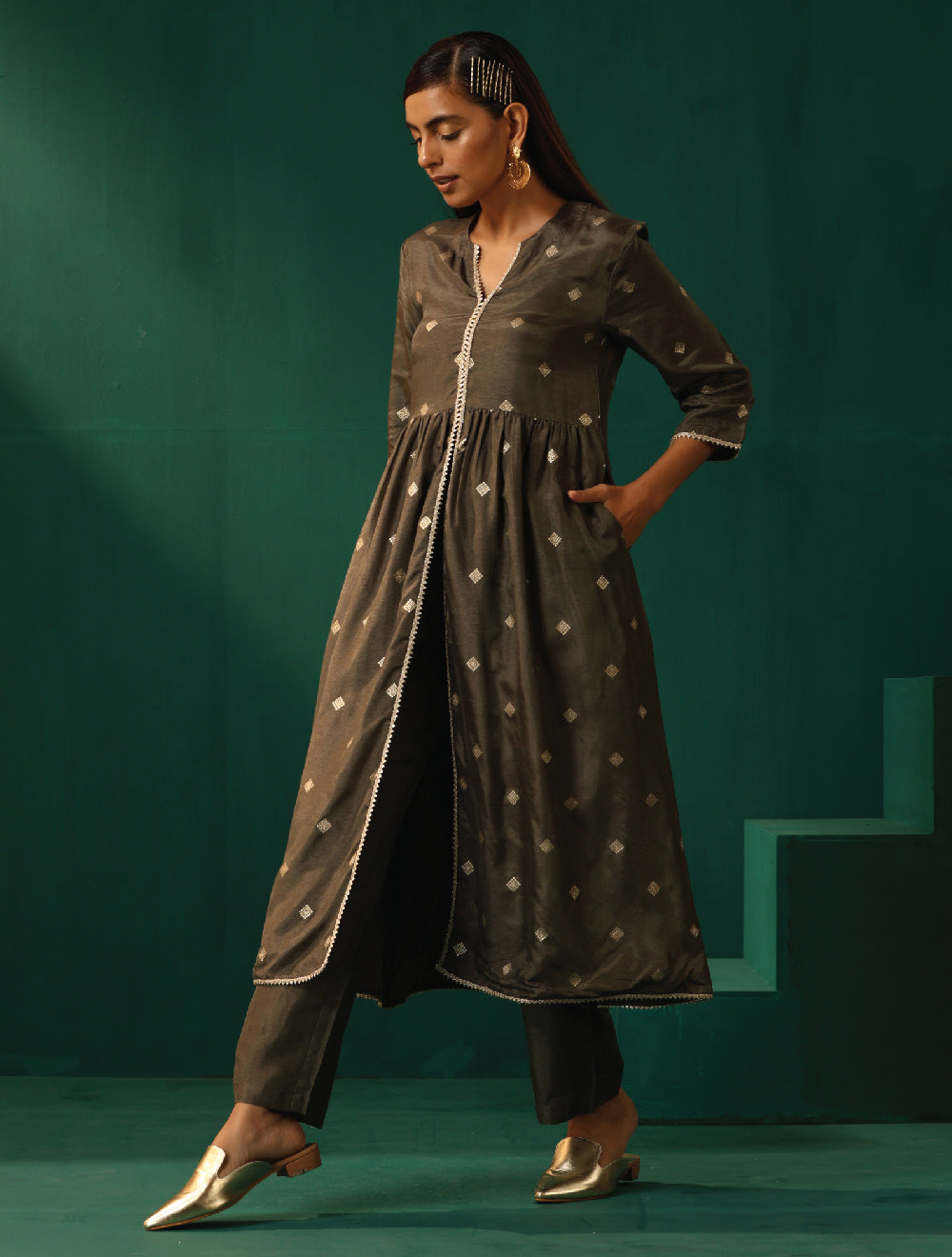 trueBrowns Grey Diamond Viscose Silk Front Slit Kurta Pant Set | Swadesiicart