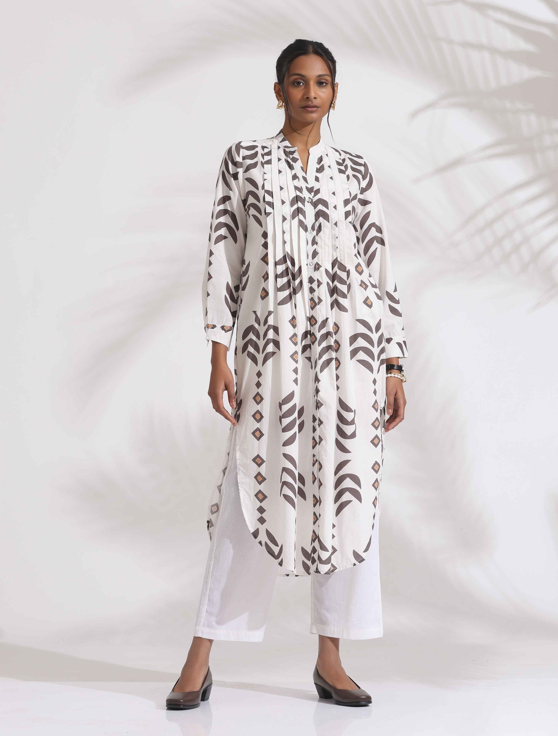 trueBrowns White Cotton Stripe Print Pleated Kurta Set | Swadesiicart