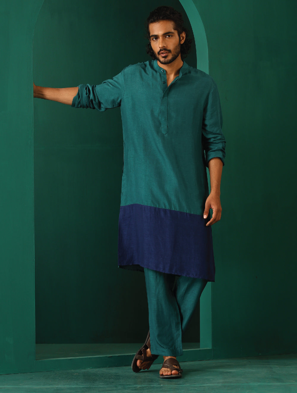 trueBrowns Men's Blue Color Block Silk Long Kurta | Swadesiicart