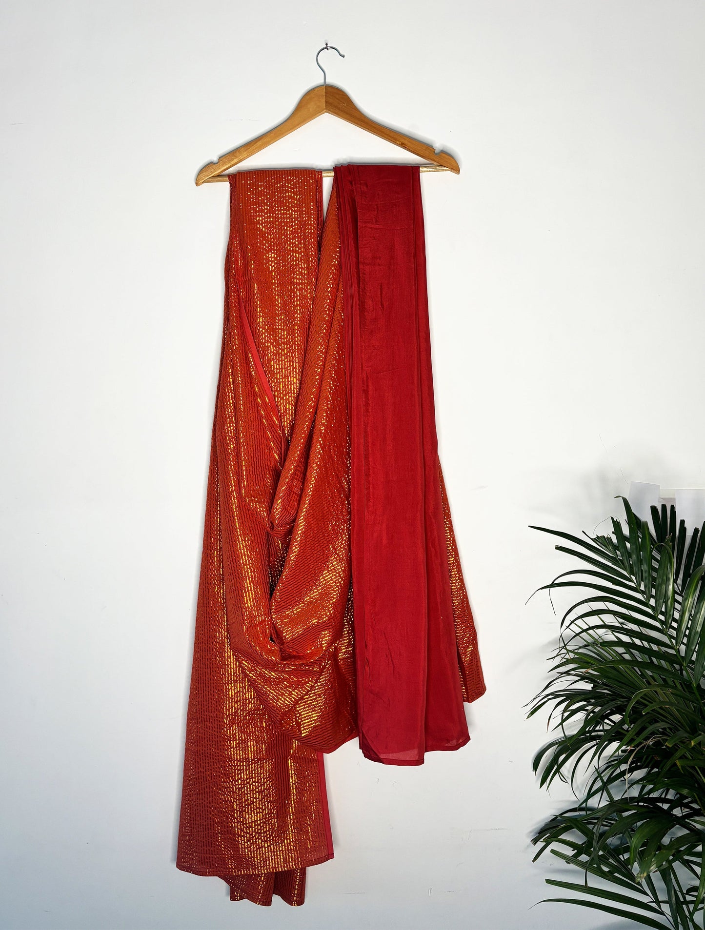 trueBrowns Rust Metallic Saree | Swadesiicart