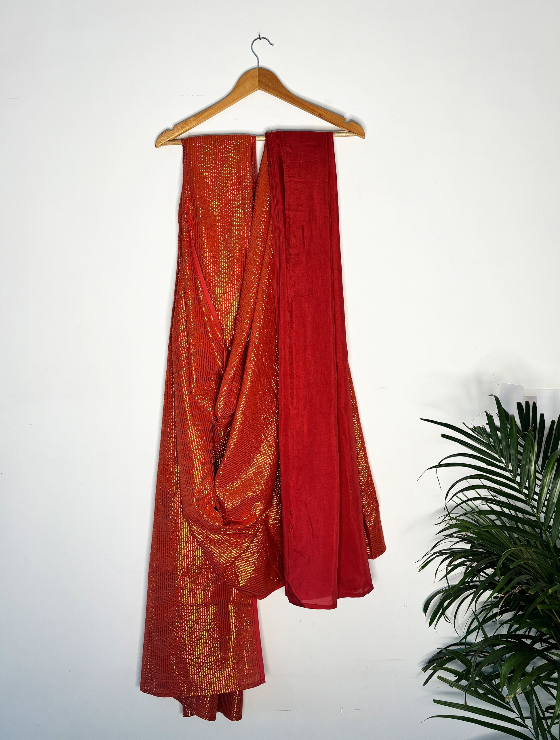 trueBrowns Rust Metallic Saree | Swadesiicart