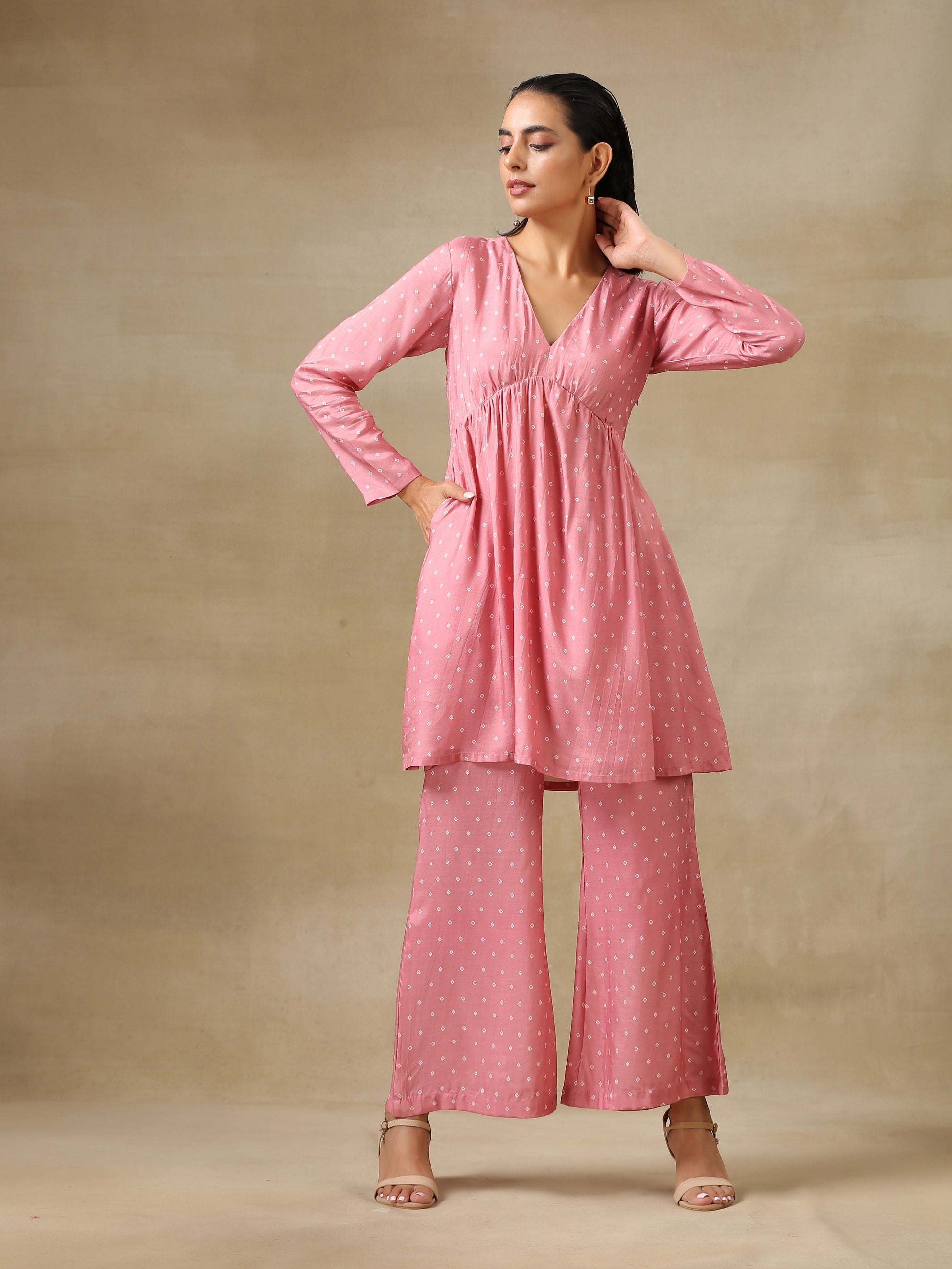 trueBrowns Light Mauve Bandhani Printed Silk Flared Kurta Pant Set | Swadesiicart
