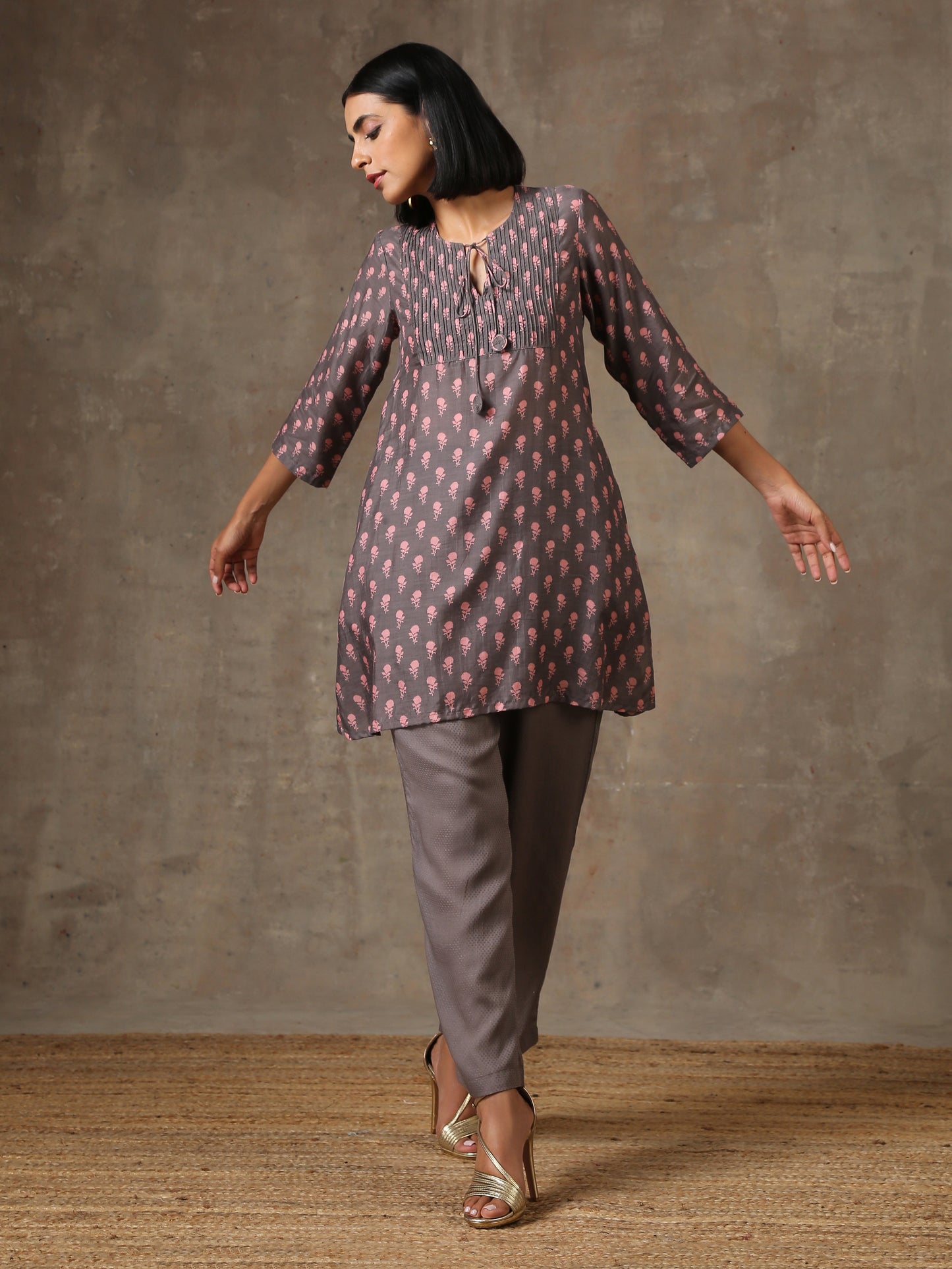 trueBrowns Grey Pink Floral Printed Silk Co-Ord Set - Swadesiicart