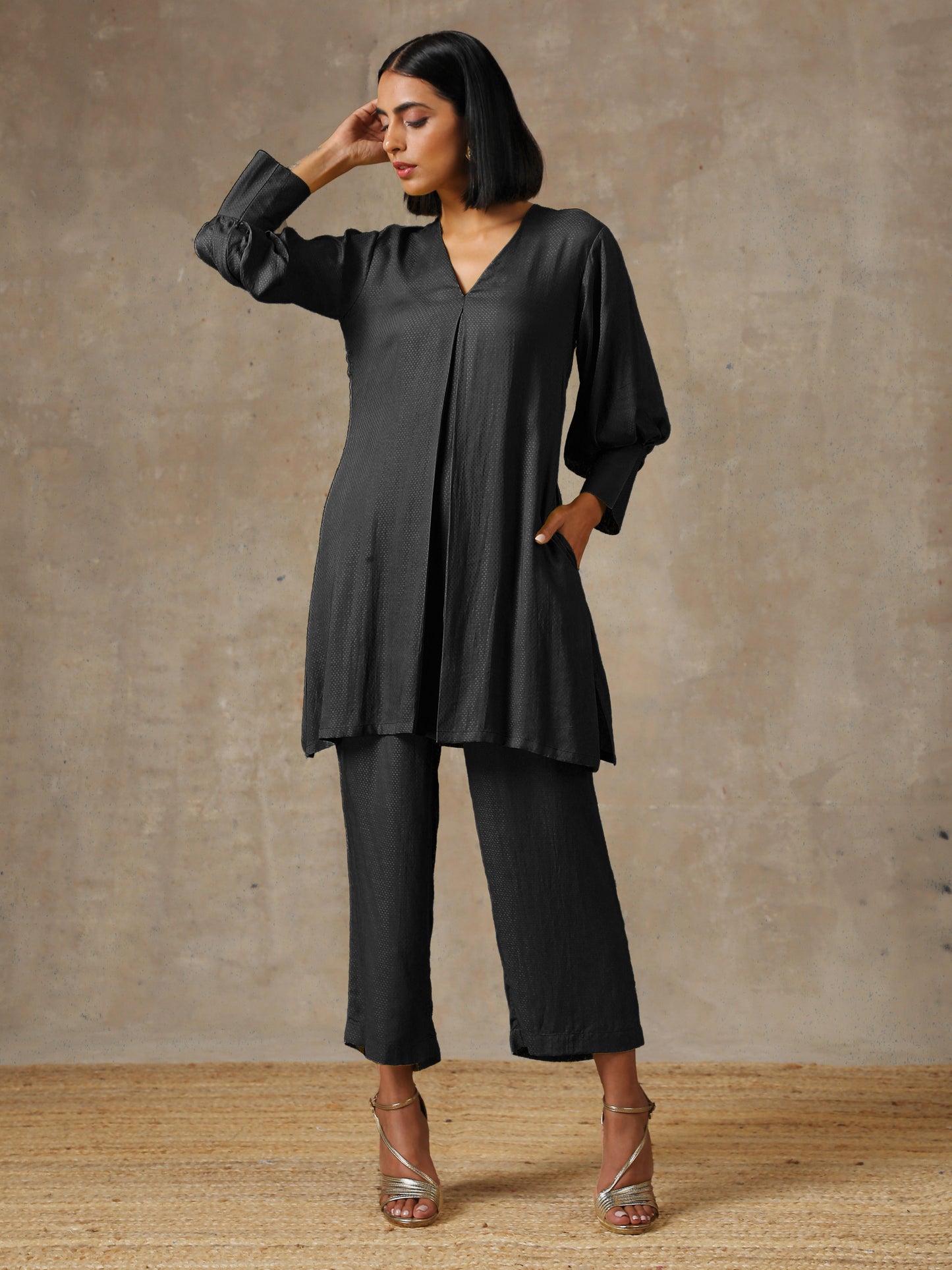 trueBrowns Black Solid Textured Co-Ord Set - Swadesiicart