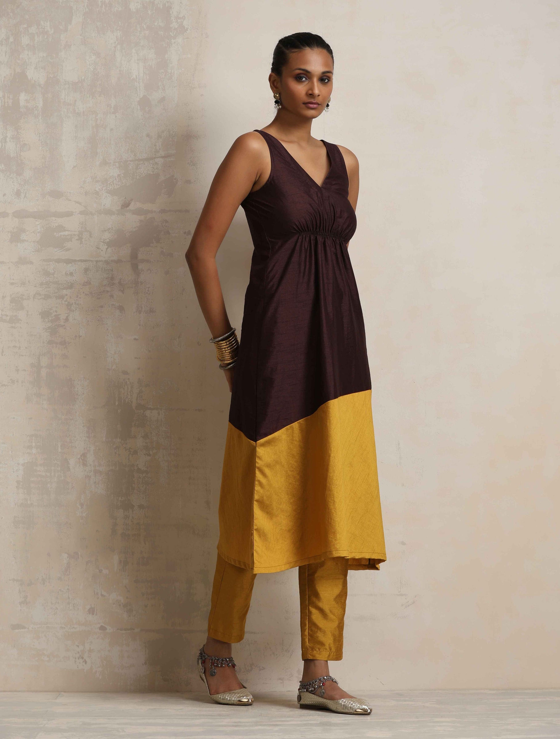 trueBrowns Cola Silk Kurta Set | Swadesiicart