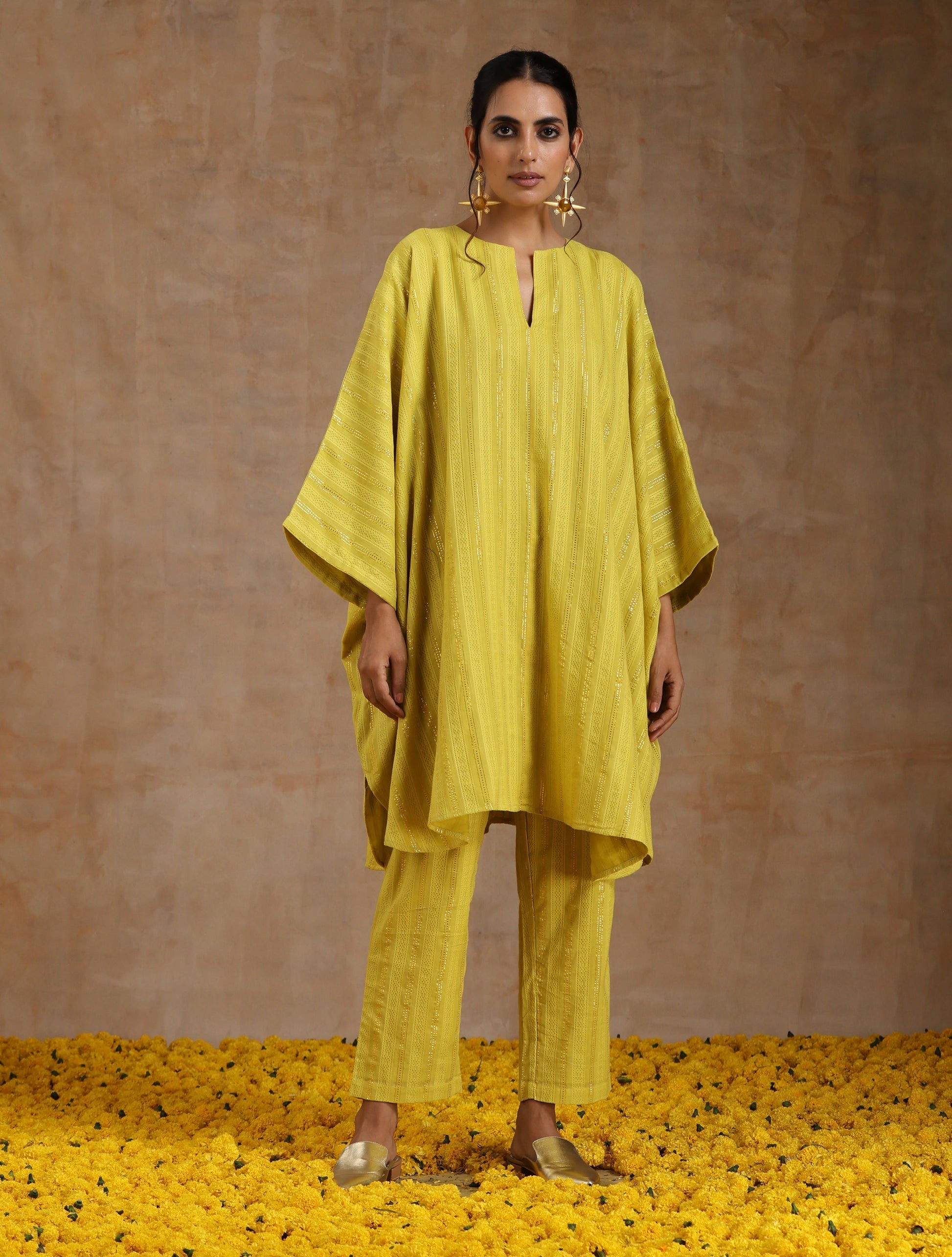 trueBrowns Lime Gold Cotton Oversized Round Co-Ord Set - Swadesiicart