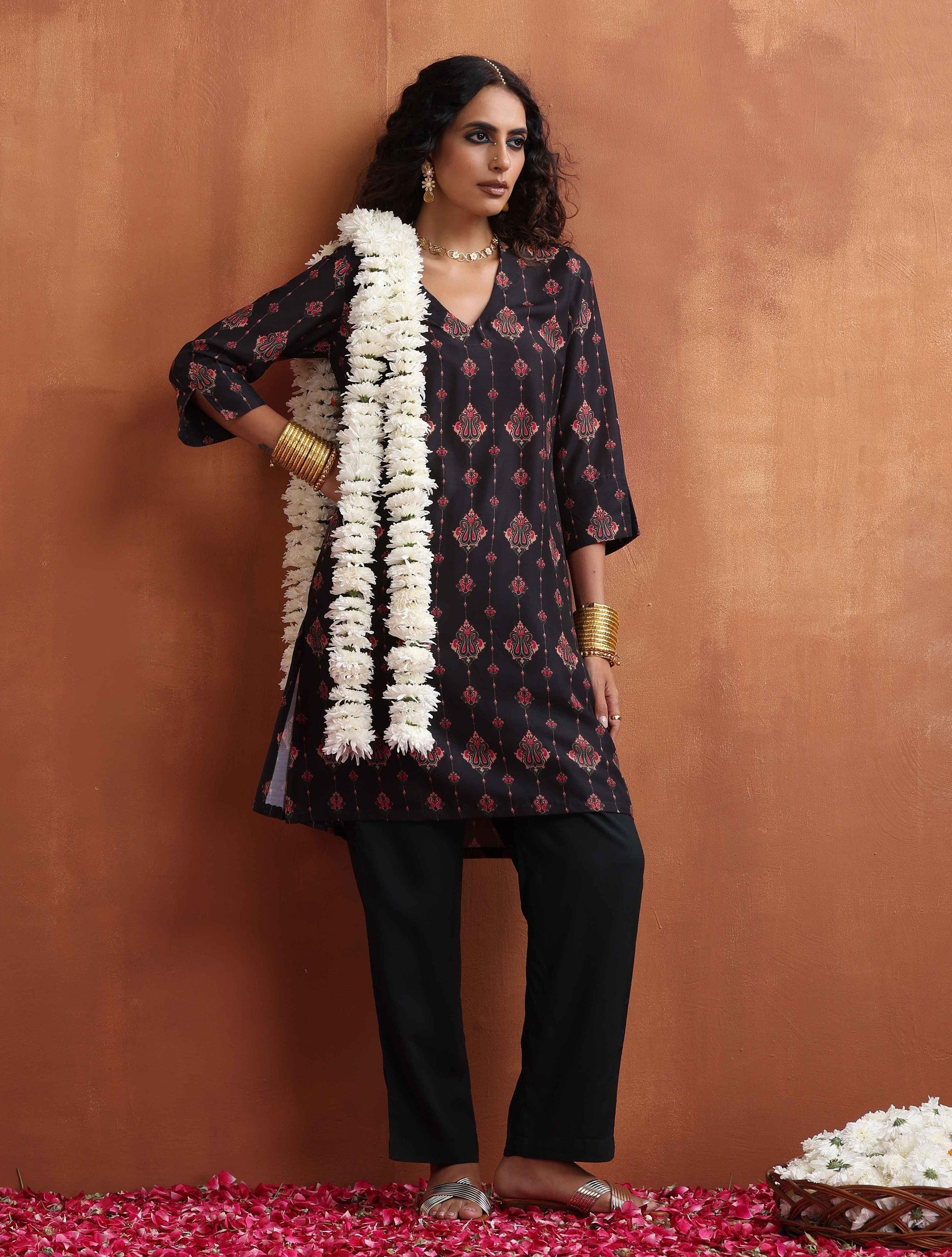 trueBrowns Black Print Kurta Co-ord Set - Swadesiicart