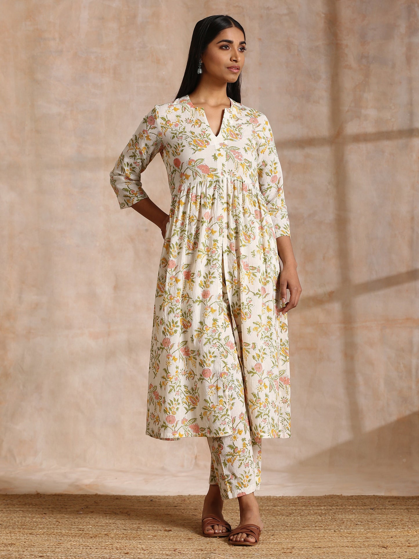 trueBrowns White Multi Color Overall Block Print Cotton Kurta Pant Set | Swadesiicart