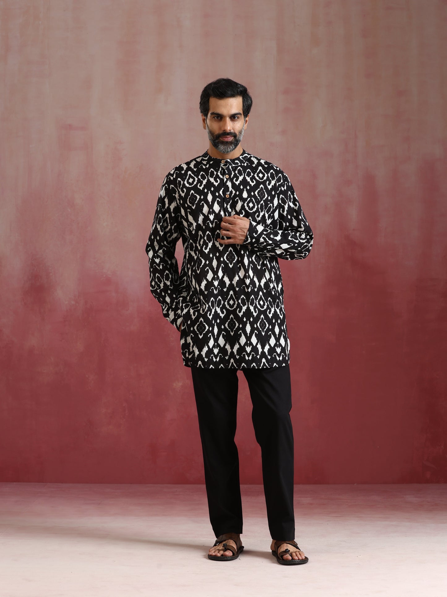 trueBrowns Men's Black Ikat Print Mandarin Collar Kurta Co-ord set - Swadesiicart