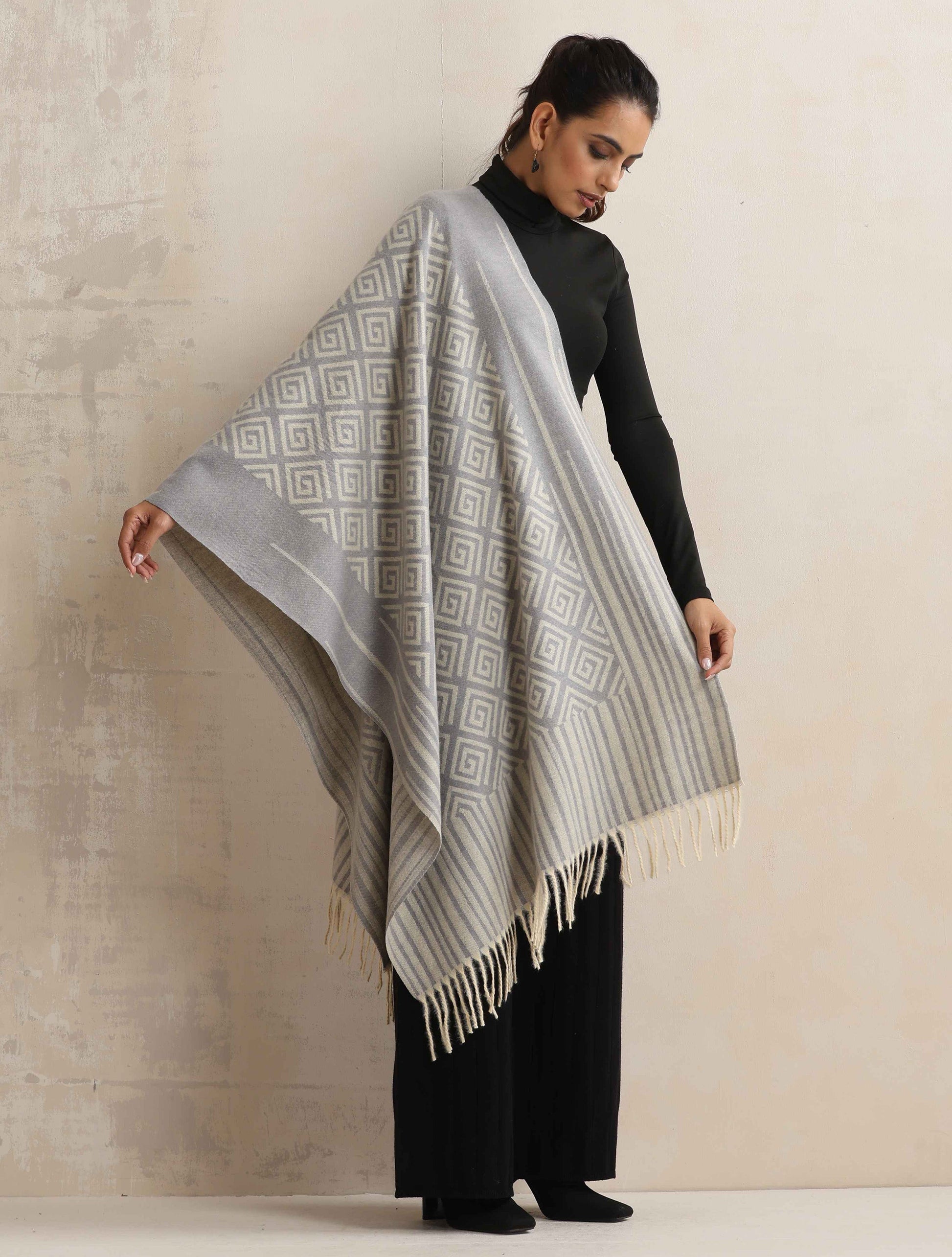 trueBrowns Grey Geometric Woollen Stole | Swadesiicart